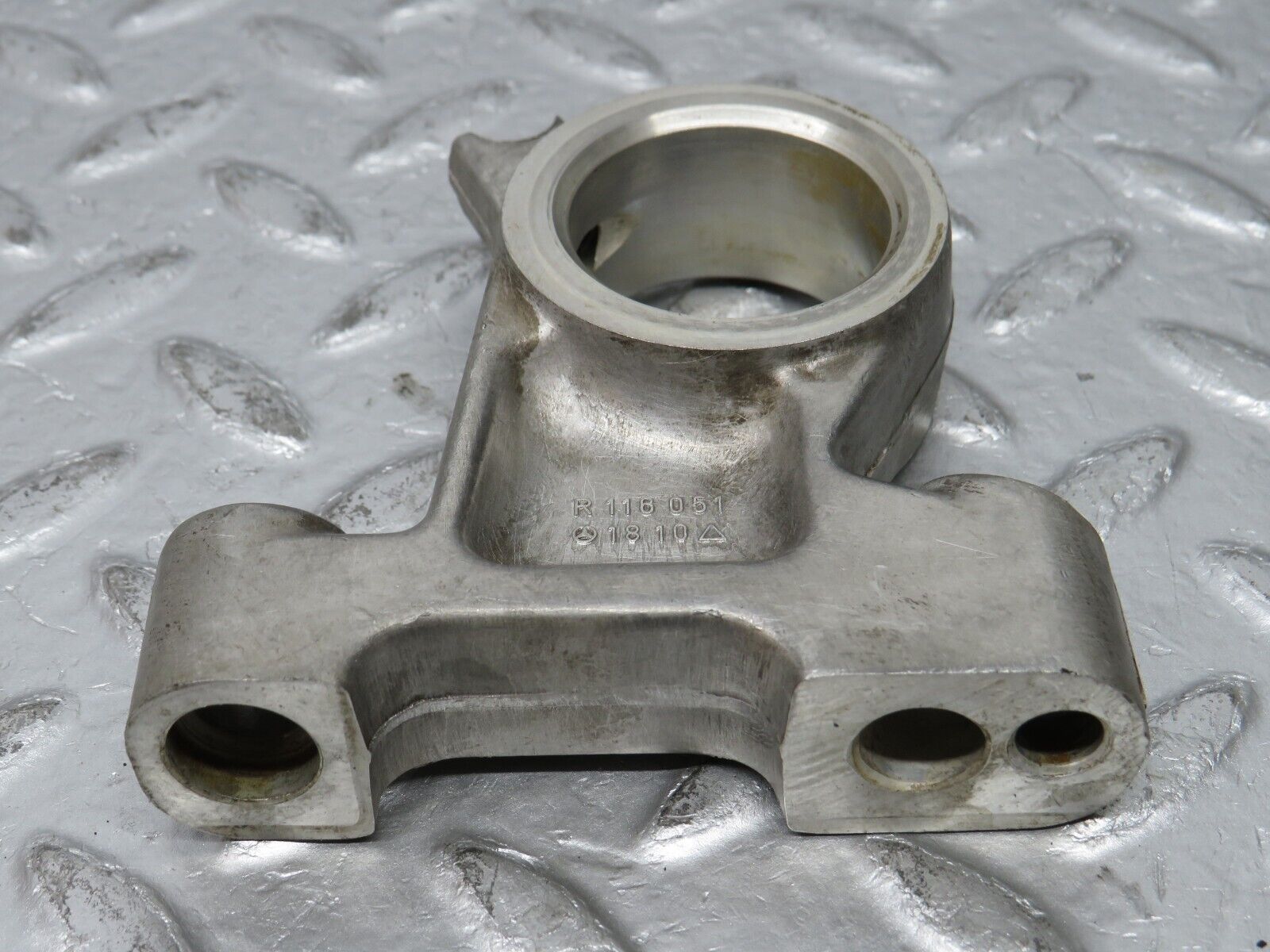 32794 Mercedes-Benz C107 R107 350 V8 Camshaft Tower Bearing 1160511810