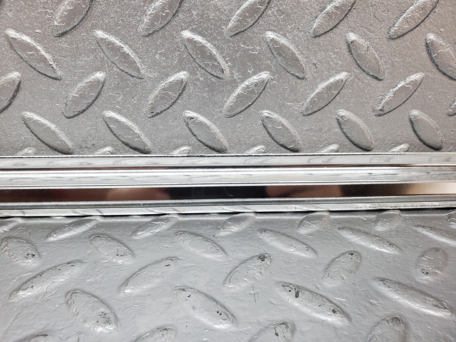 45811 Mercedes-Benz W126 420SE Rear Left Door Chrome Moulding Trim