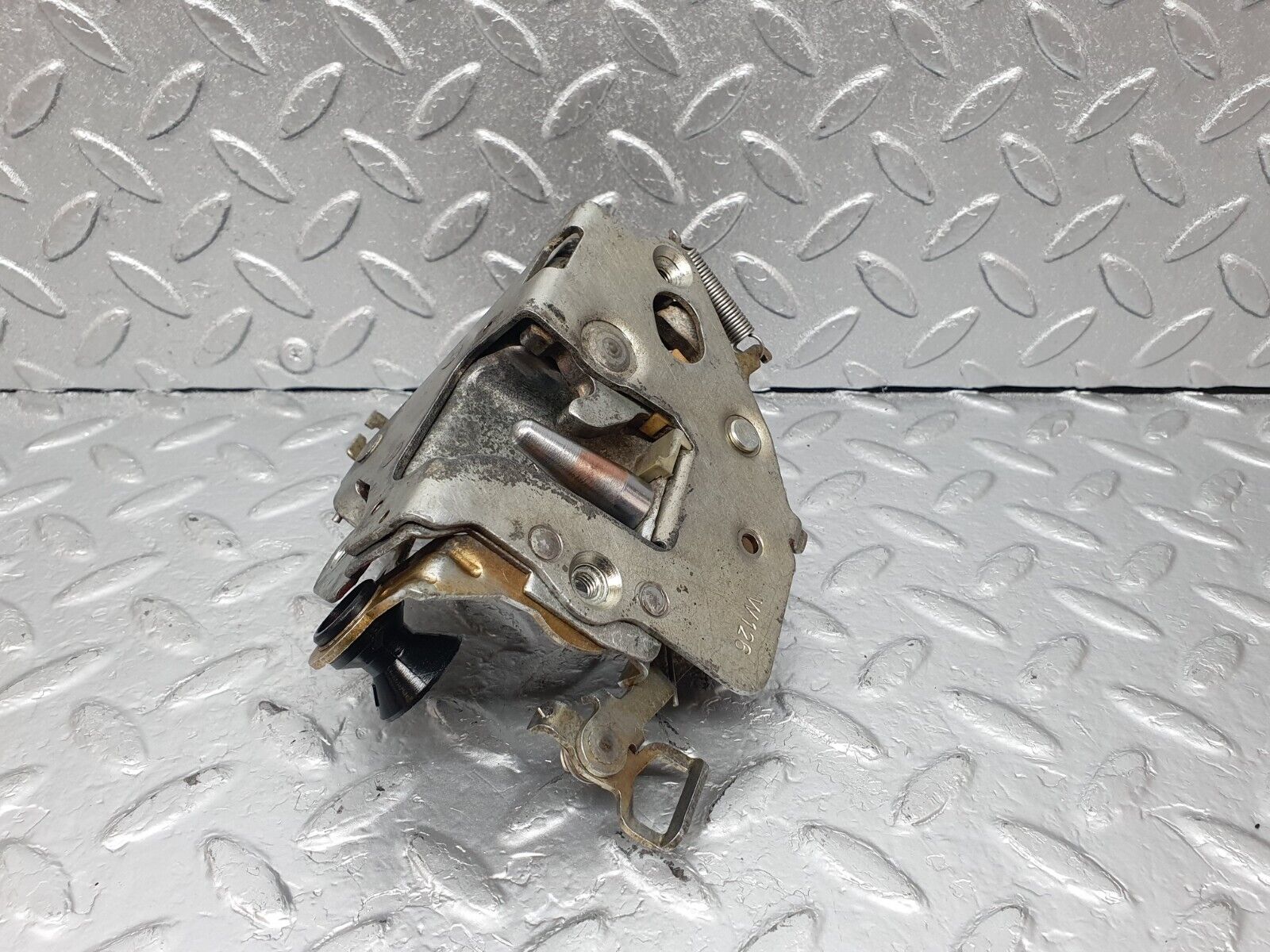 43643 Mercedes-Benz C126 380SEC Coupe Left Door Lock Mechanism