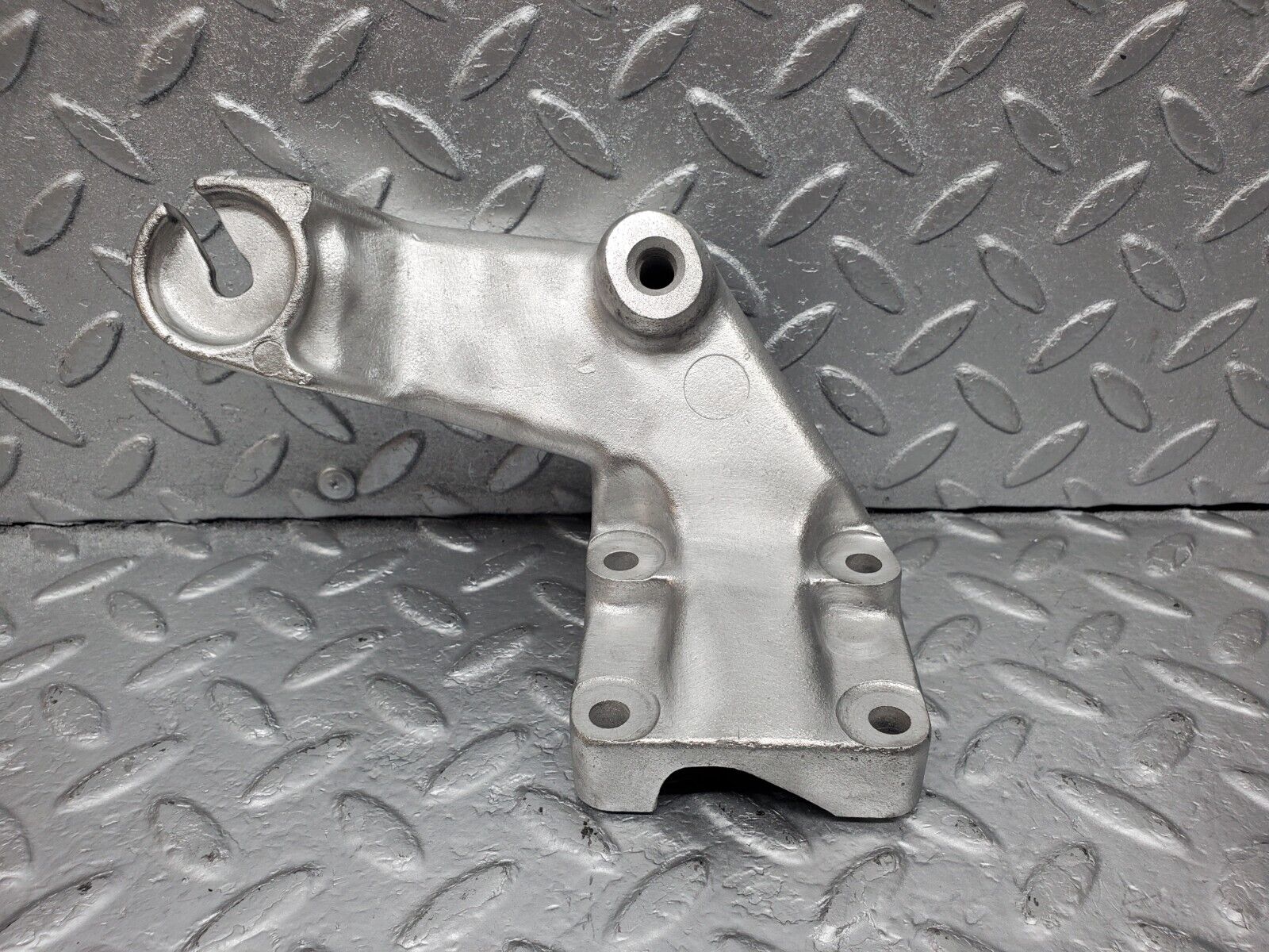 45923 Mercedes-Benz W126 420SE Engine Mount Bracket Left Side 1162235404