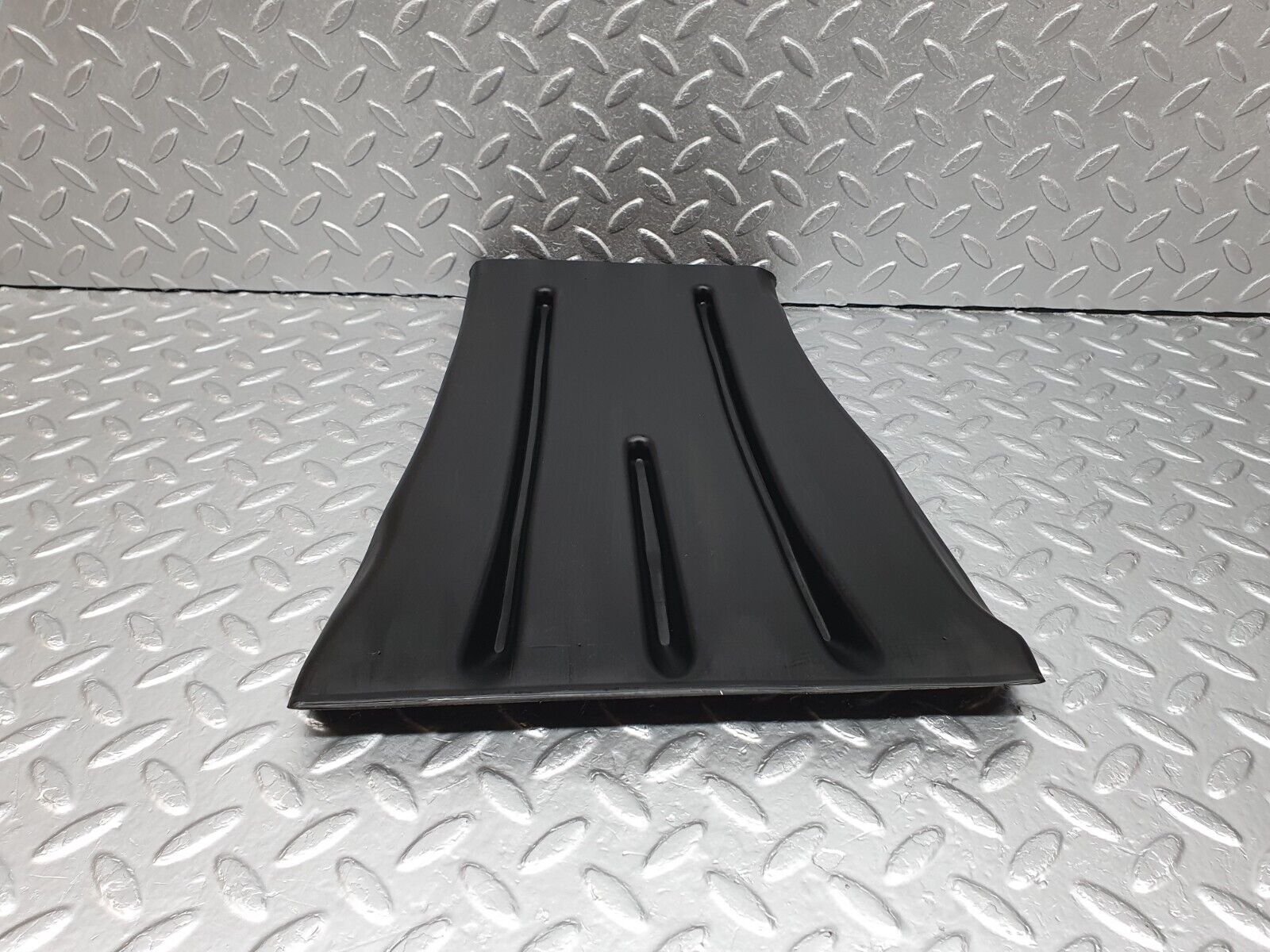 42084 Mercedes-Benz W202 C200 Rear Air Duct 2028310346