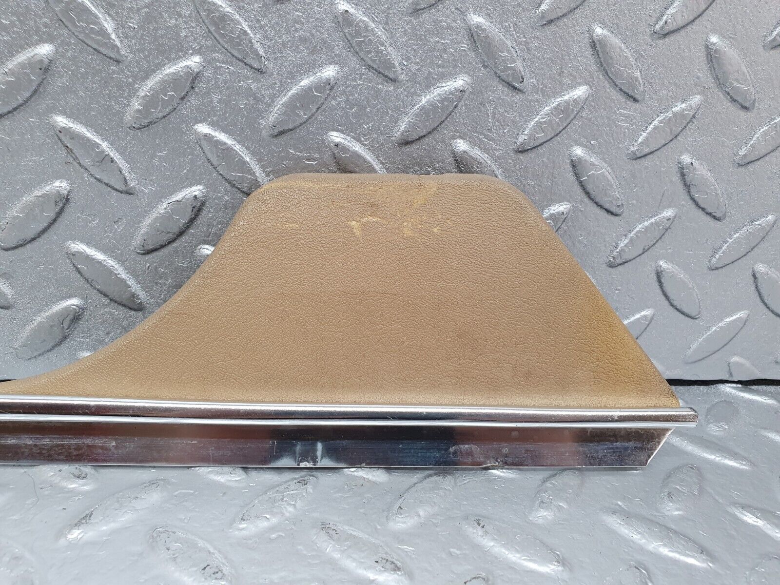 44155 Mercedes-Benz C123 230CE Coupe Seat Belt Presenter Cover Trim Right 1236922022