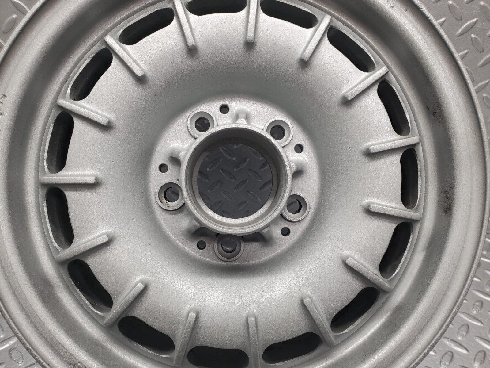 46813 Mercedes-Benz Alloy Wheel Mexican Hat 6Jx14H2 ET30 1084000902