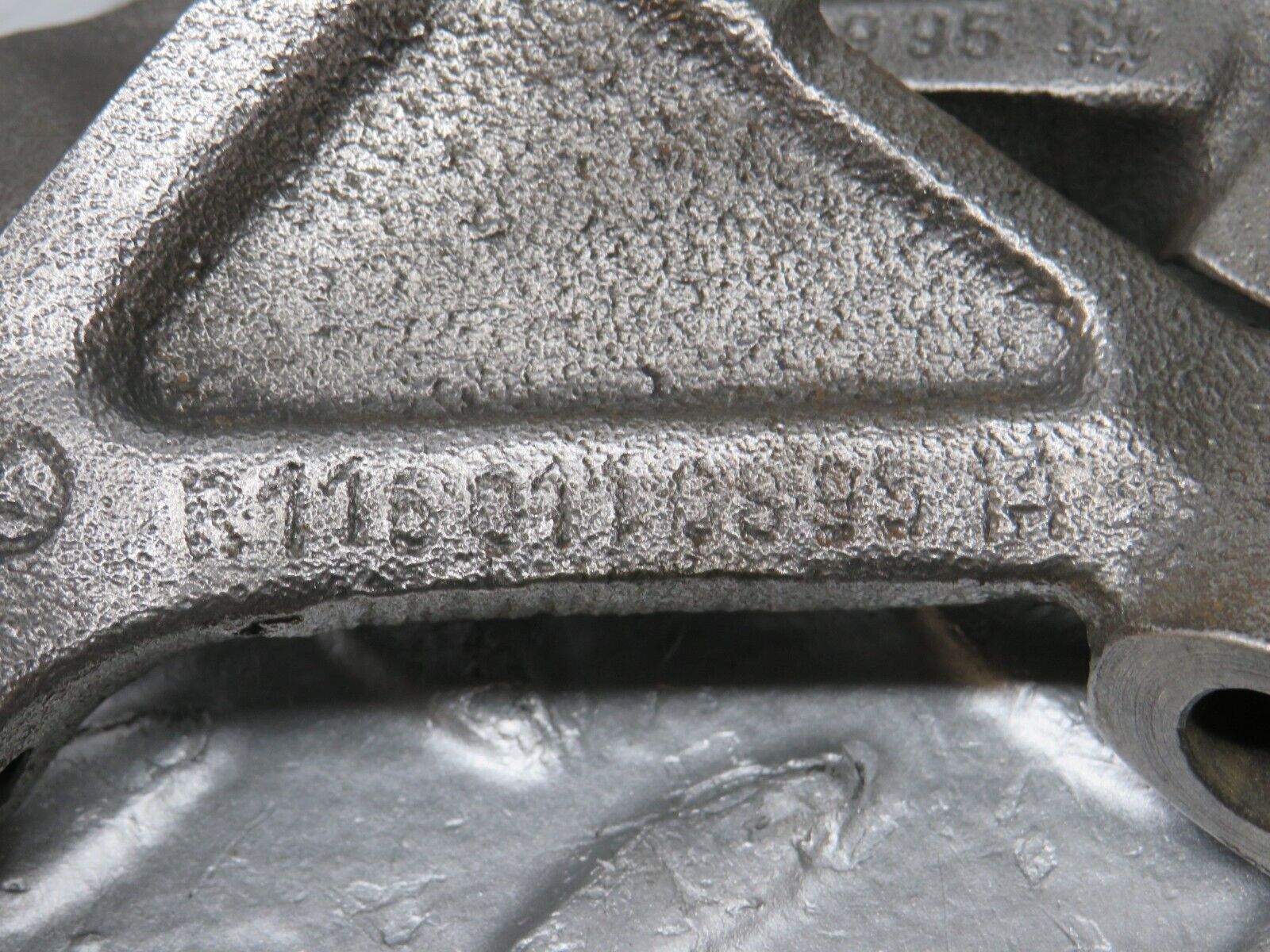 32973 Mercedes-Benz C107 R107 Engine Mount Bracket Pair 1160110895 1160110995