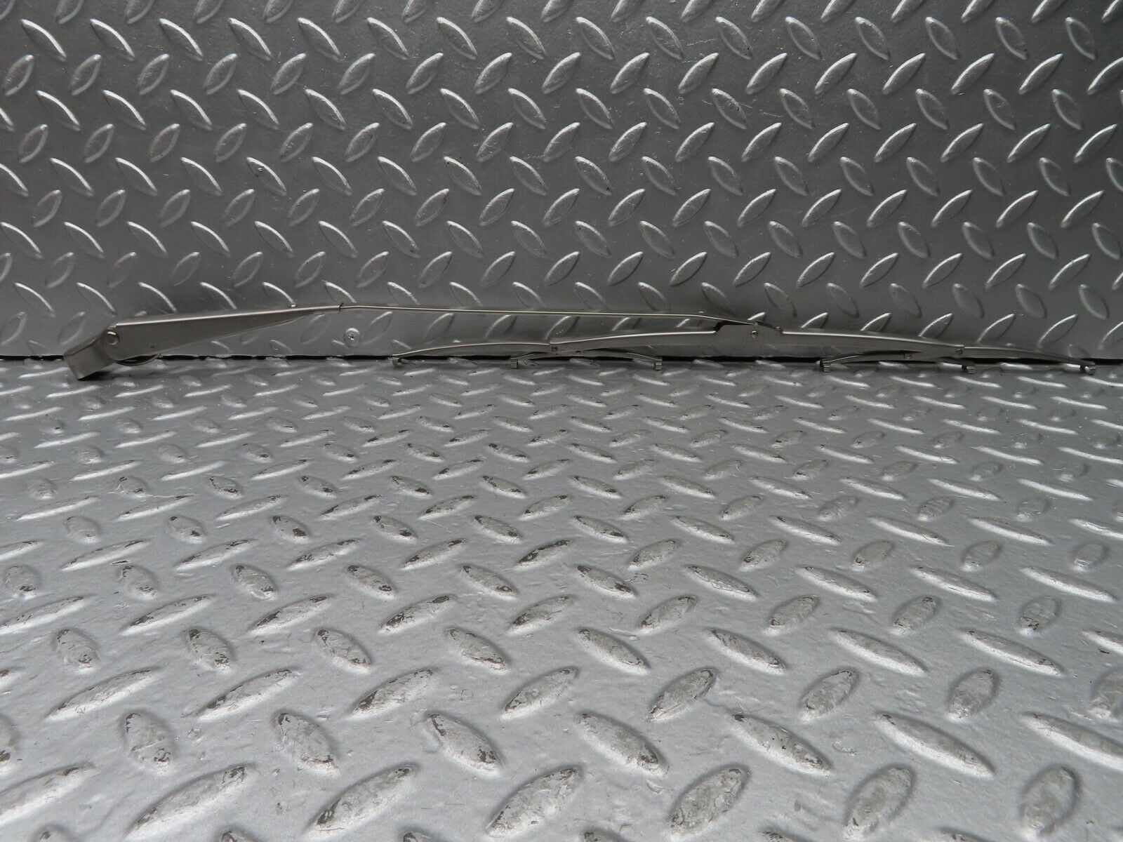 20556 Mercedes-Benz R107 450SL Wiper Arm Bosch Right Side