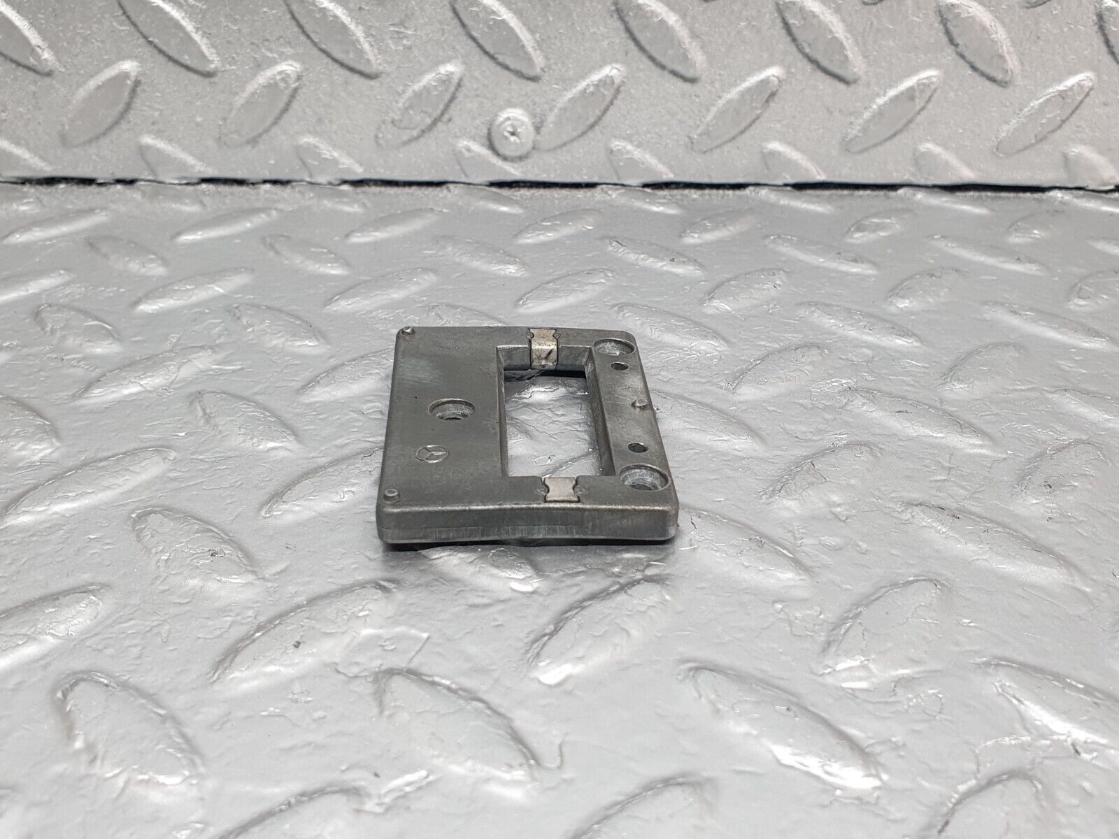 43416 Mercedes-Benz C126 380SEC Coupe Rear View Mirror Bracket