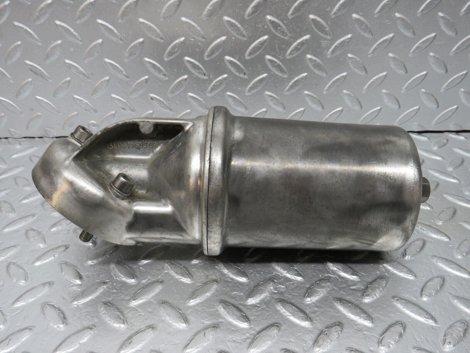 32982 Mercedes-Benz C107 R107 350 V8 Oil Filter Housing 1161840309