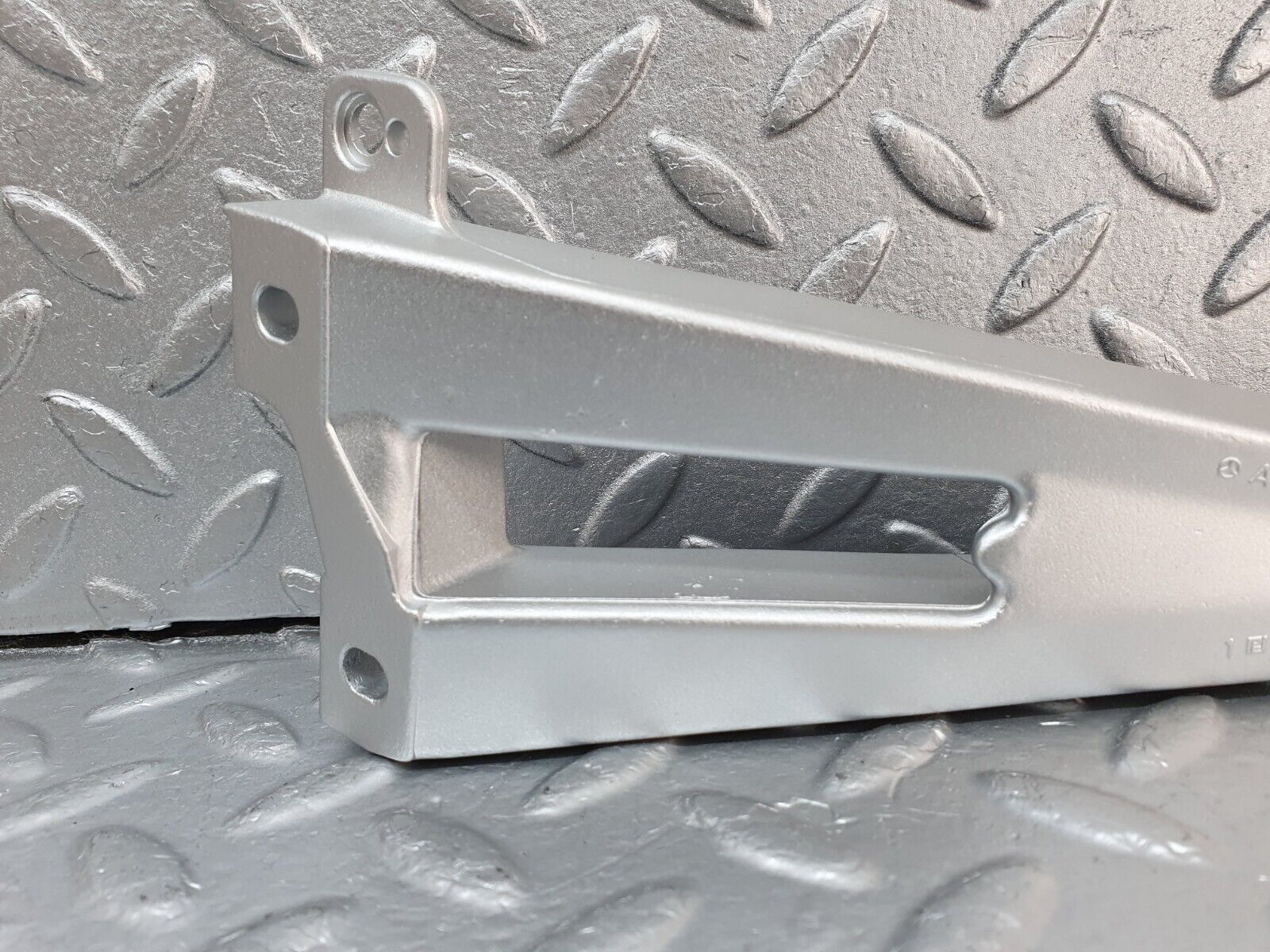 41893 Mercedes-Benz W202 C200 Power Steering Pump Bracket 1112361395