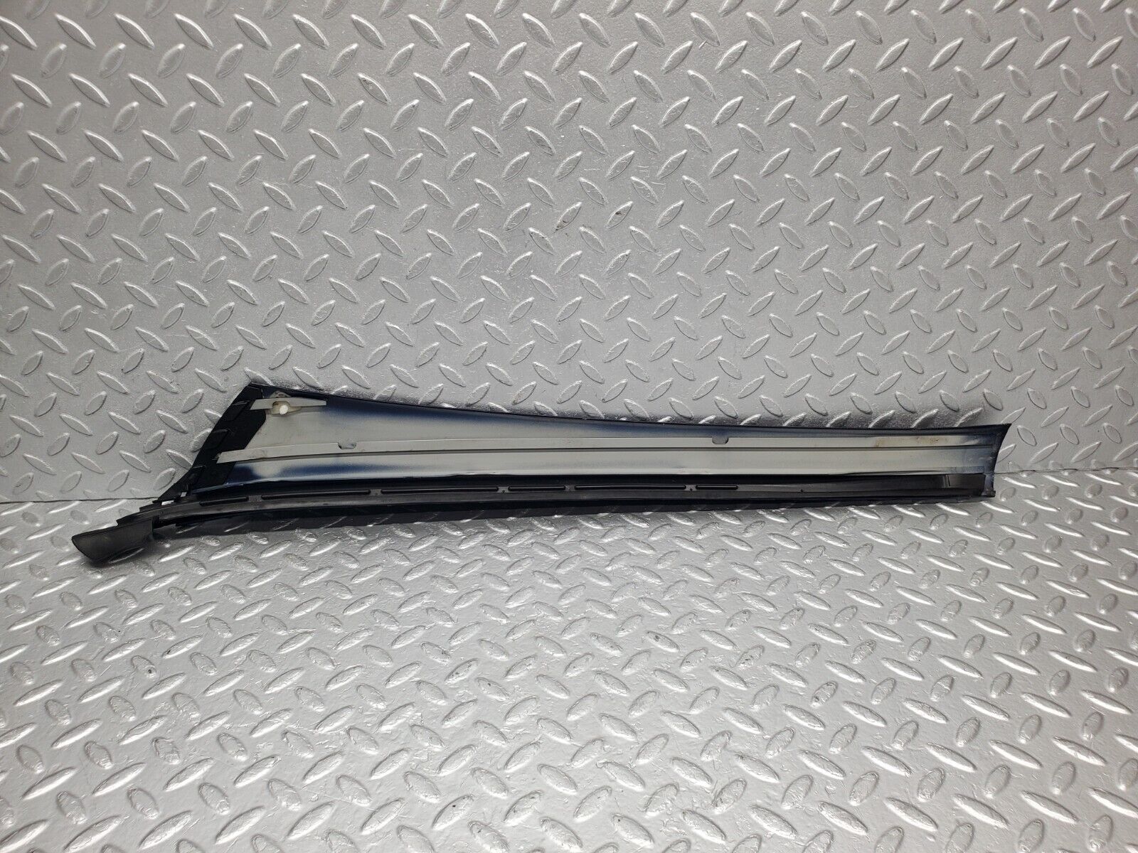 46758 Mercedes-Benz R129 320SL Coupe A Pillar Exterior Trim Left 1296980118 1296980198