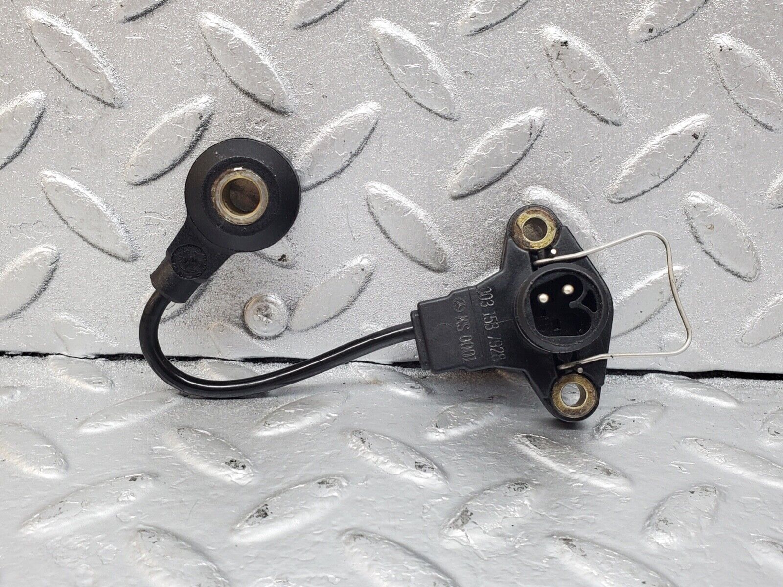 44624 Mercedes-Benz W124 220E Knock Sensor 2025403881 0031587928