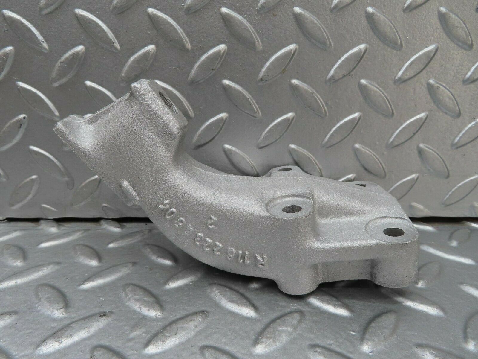 15660 Mercedes-Benz R107 450SL Engine Mount Bracket Right Side 116223460