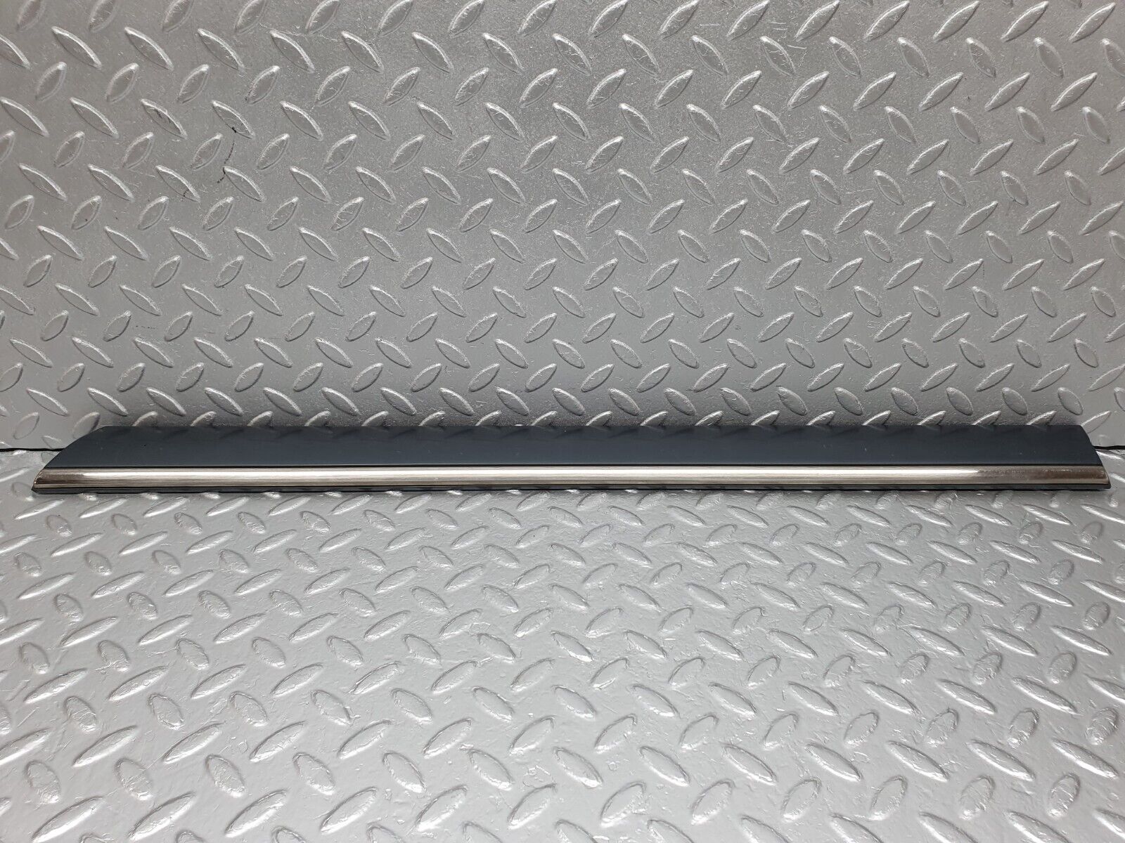 41807 Mercedes-Benz W202 C200 Rear Left Door Centre Moulding Trim 2026909762