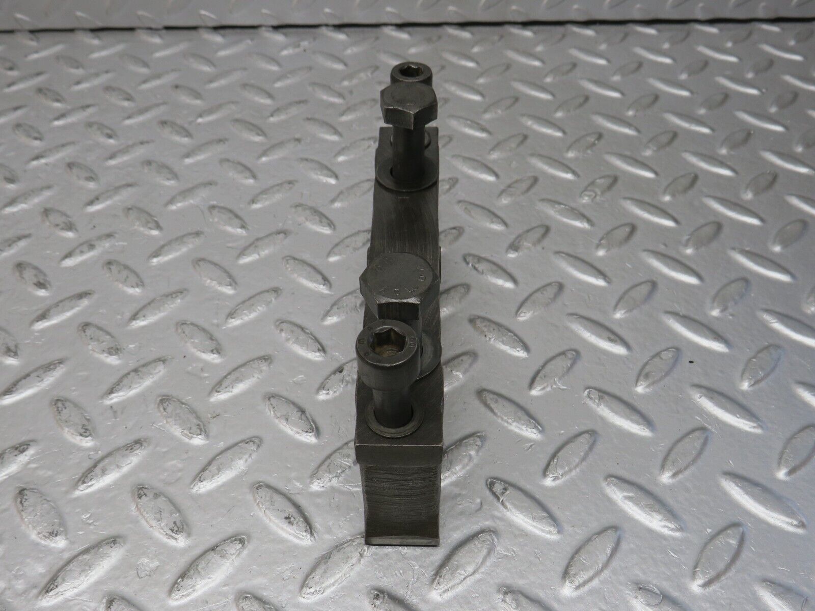 32868 Mercedes-Benz C107 R107 350 V8 Crankshaft Bearing Block 1160110312