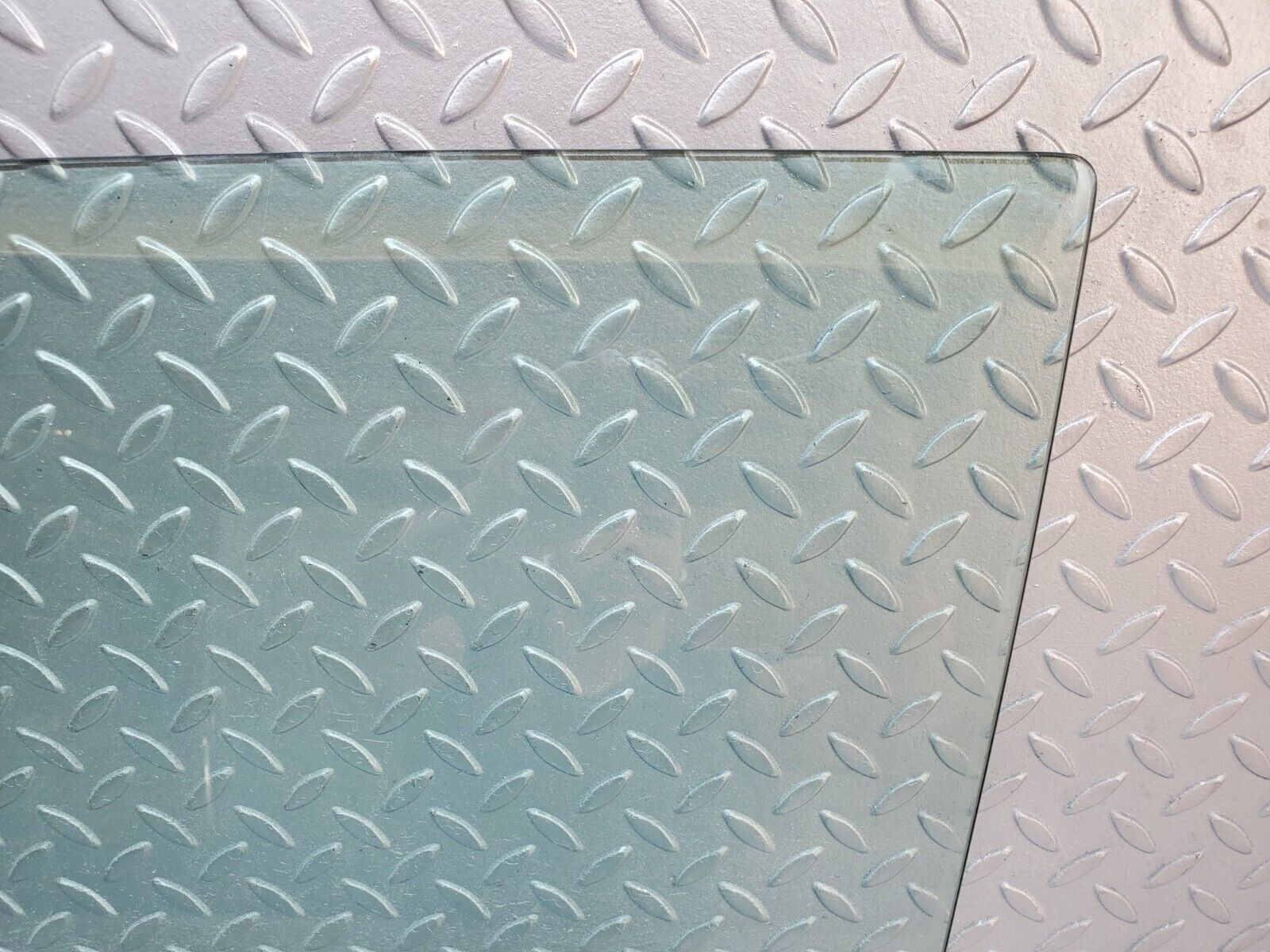 45801 Mercedes-Benz W126 420SE Front Left Door Window Glass