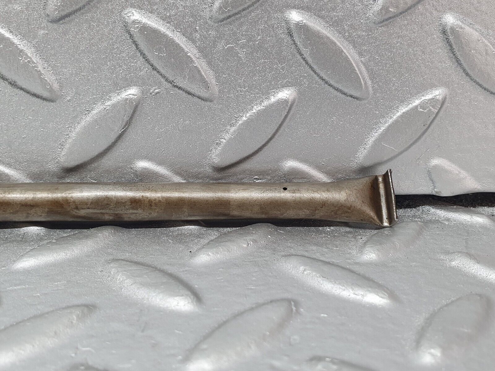 44040 Mercedes-Benz C123 230CE Coupe Camshaft Oil Tube