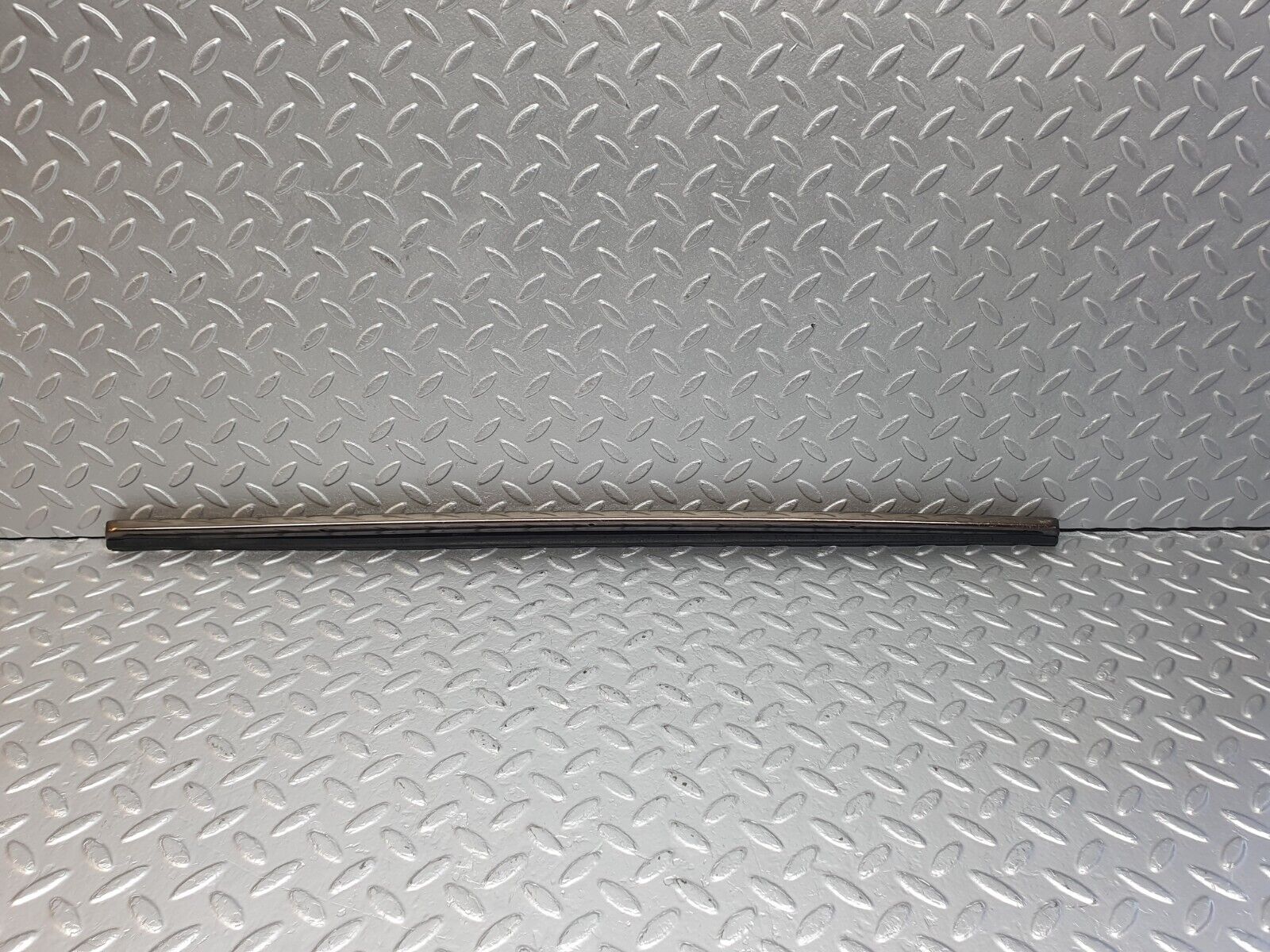 42610 Mercedes-Benz R129 320SL Coupe Trunk Lid Handle Trim 1297580396