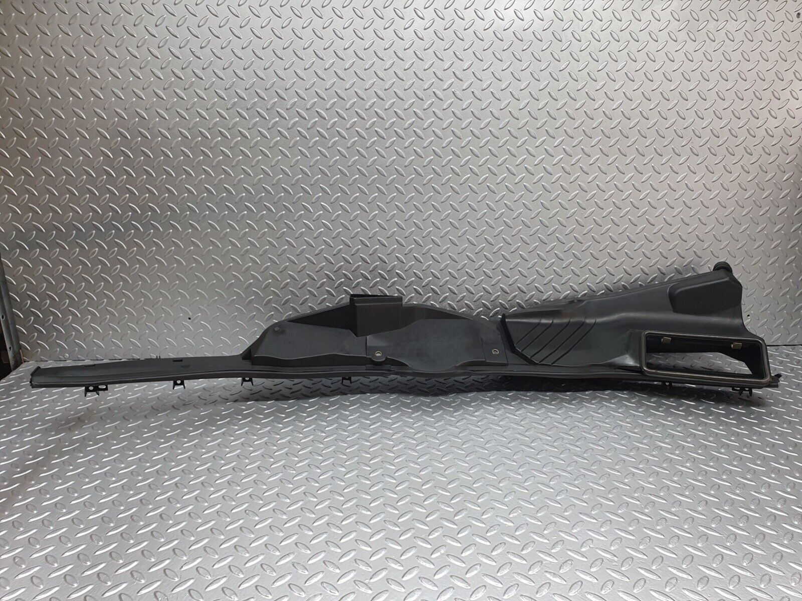 42001 Mercedes-Benz W202 C200 Air Duct 2028300144