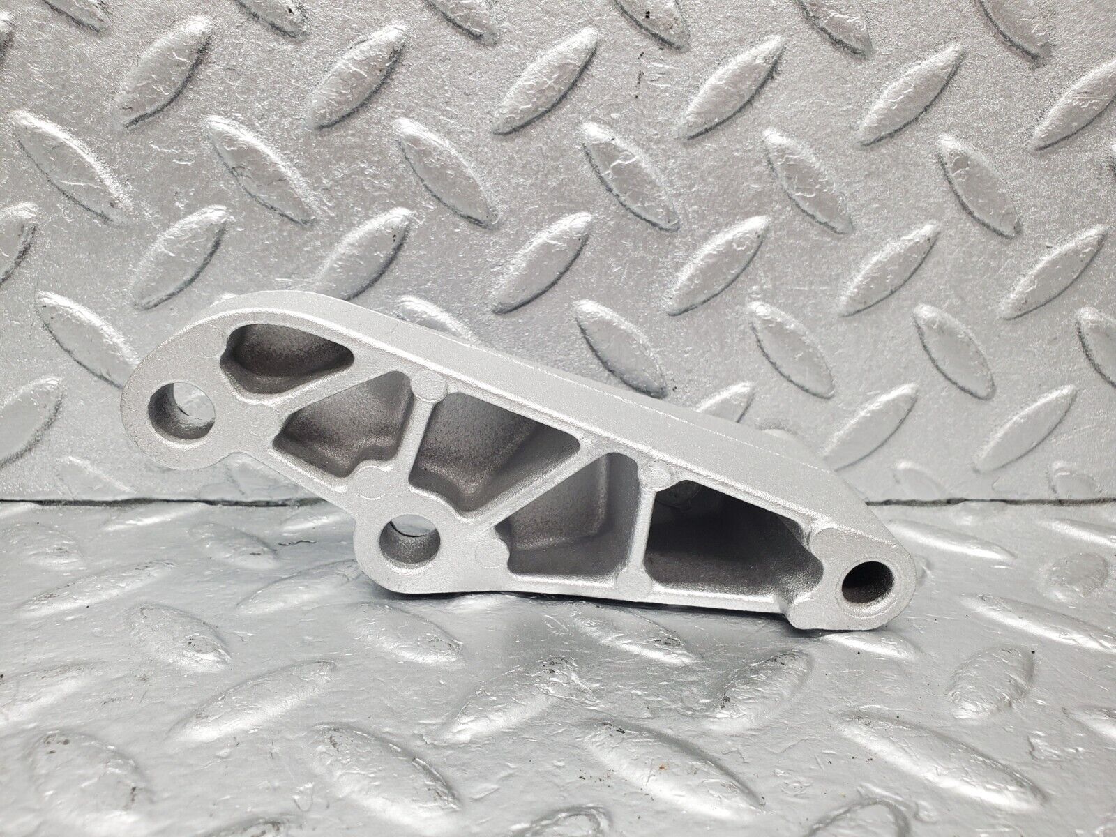 46650 Mercedes-Benz C123 280CE Coupe Power Steering Pump Bracket 1104663141