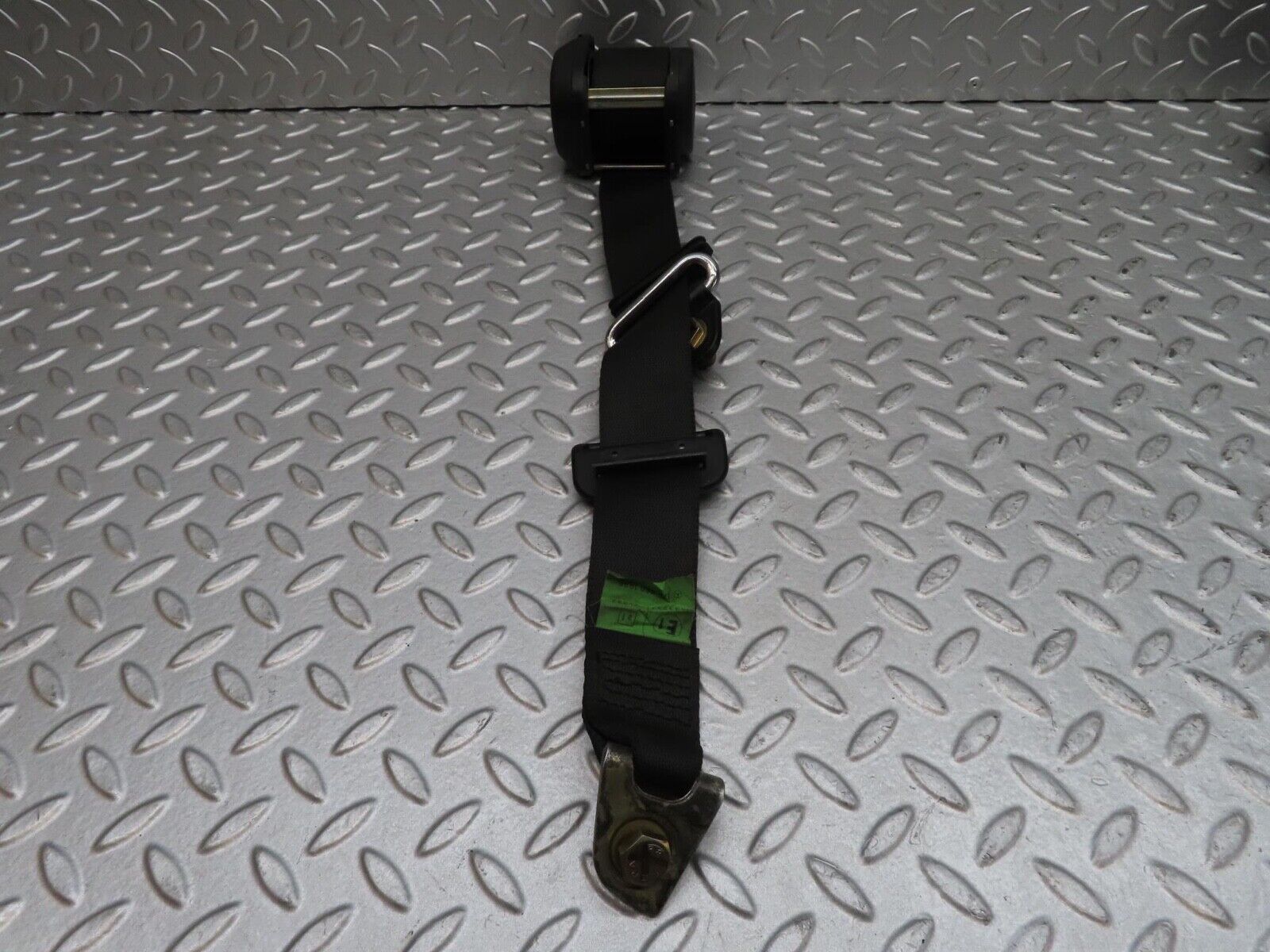 14733 Mercedes-Benz W201 190E Rear Seat Belt Set