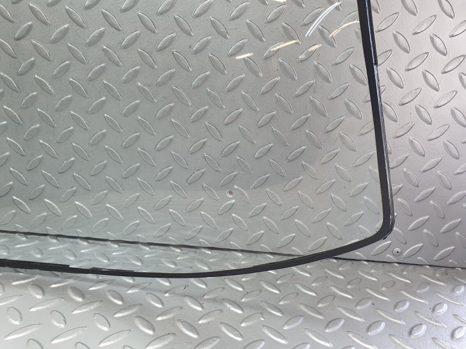 43217 Mercedes-Benz W108 280SE Rear Heated Windscreen