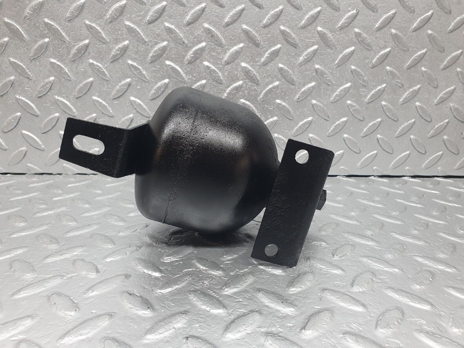 43607 Mercedes-Benz C126 380SEC Coupe Rear Suspension Sphere