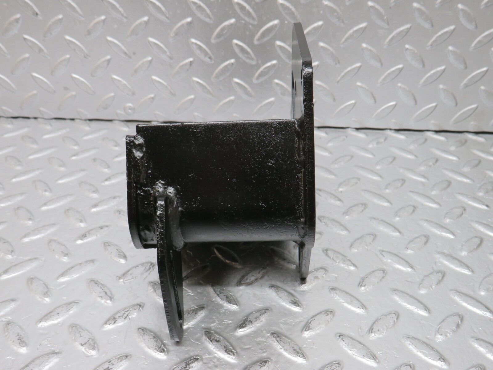 32816 Mercedes-Benz C107 R107 350 V8 Power Steering Pump Bracket