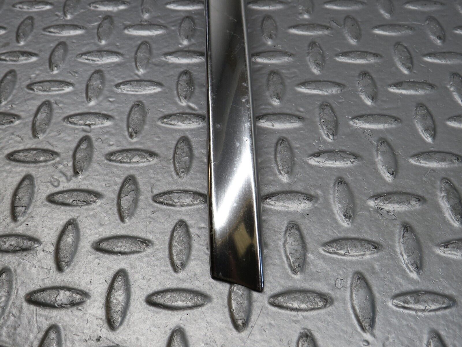 39853 Mercedes-Benz R107 350SL Hardtop Roof Chrome Right Side