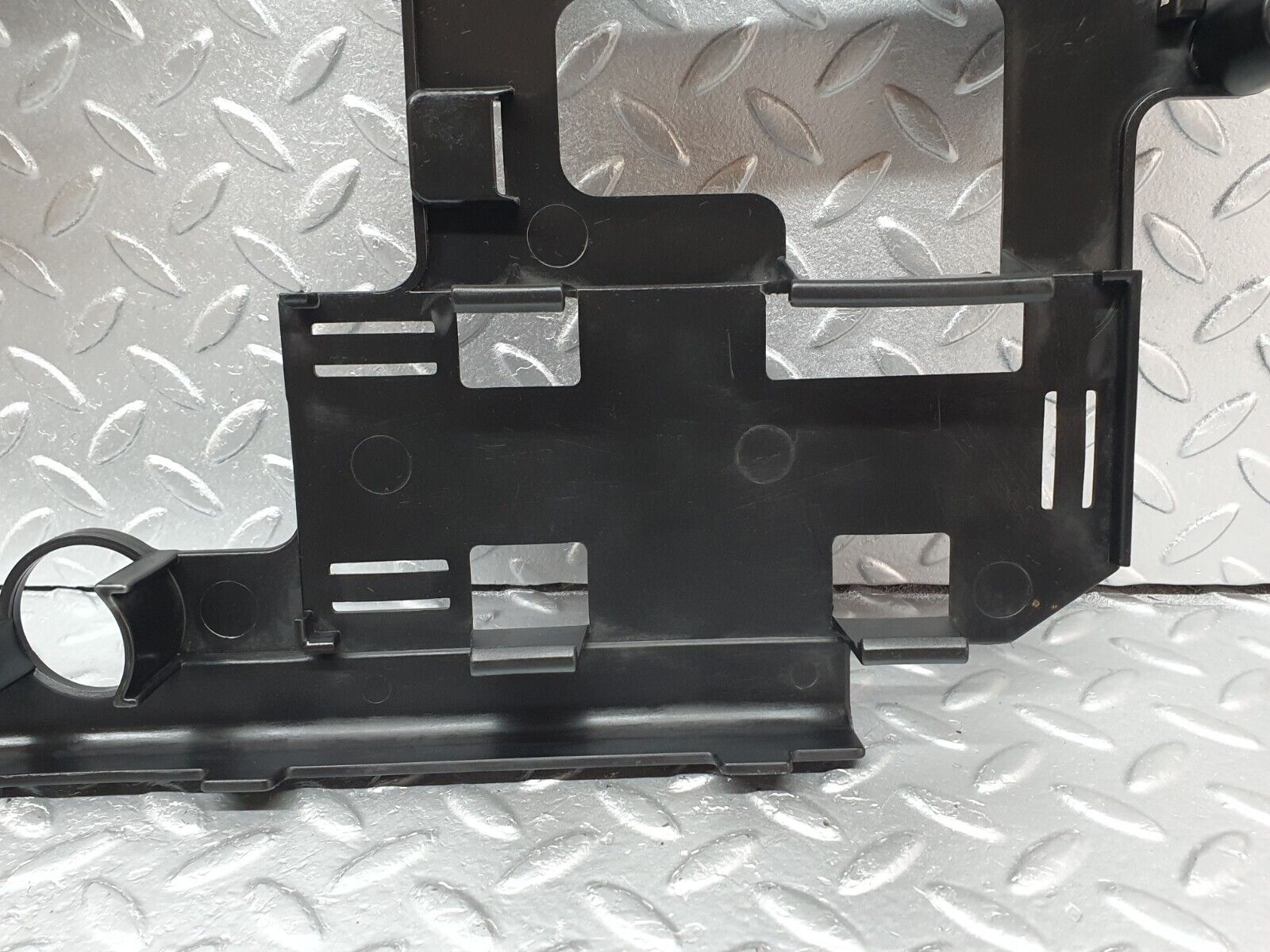 41754 Mercedes-Benz W202 C200 Rear Deck Bracket 2025457740