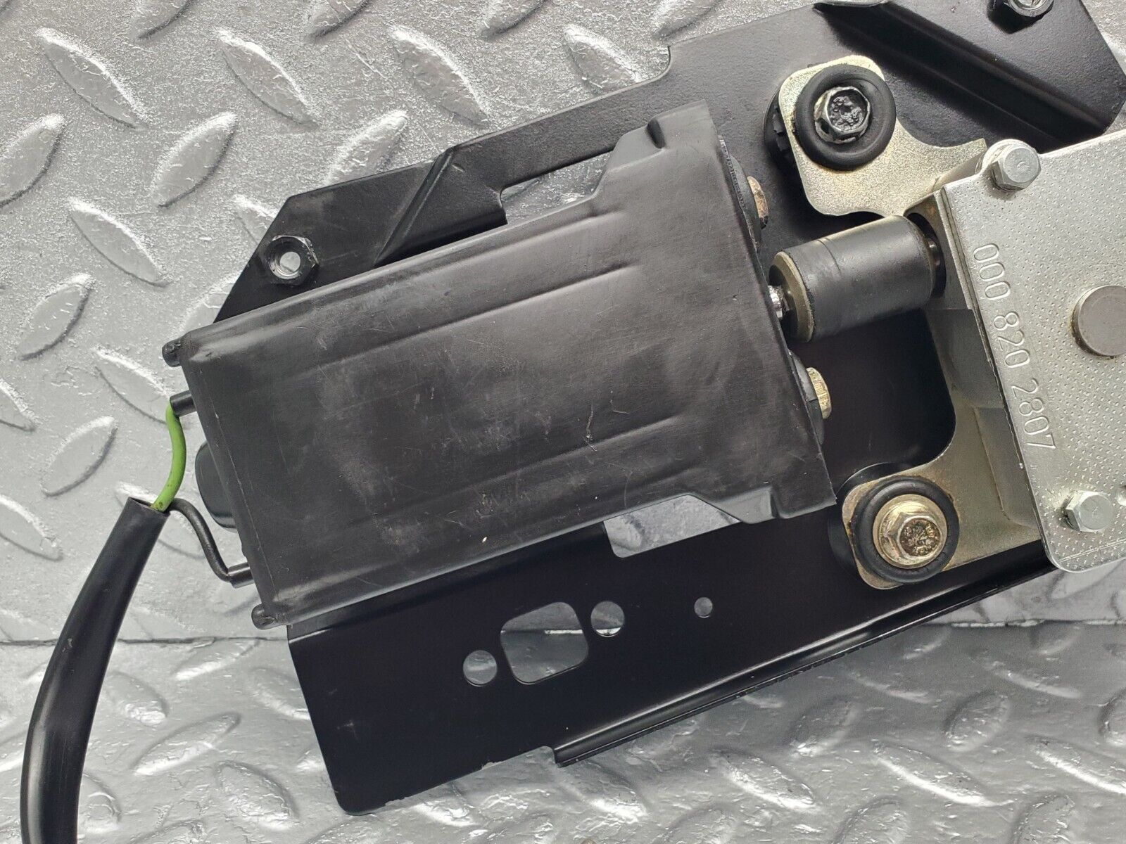 46469 Mercedes-Benz C123 280CE Coupe Sunroof Motor With Bracket 0008202807