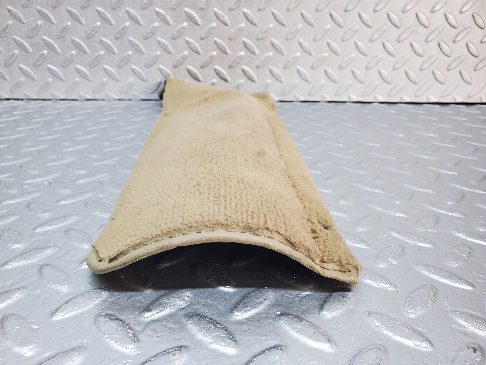 45696 Mercedes-Benz W126 420SE Front Right Door Sill Carpet Beige