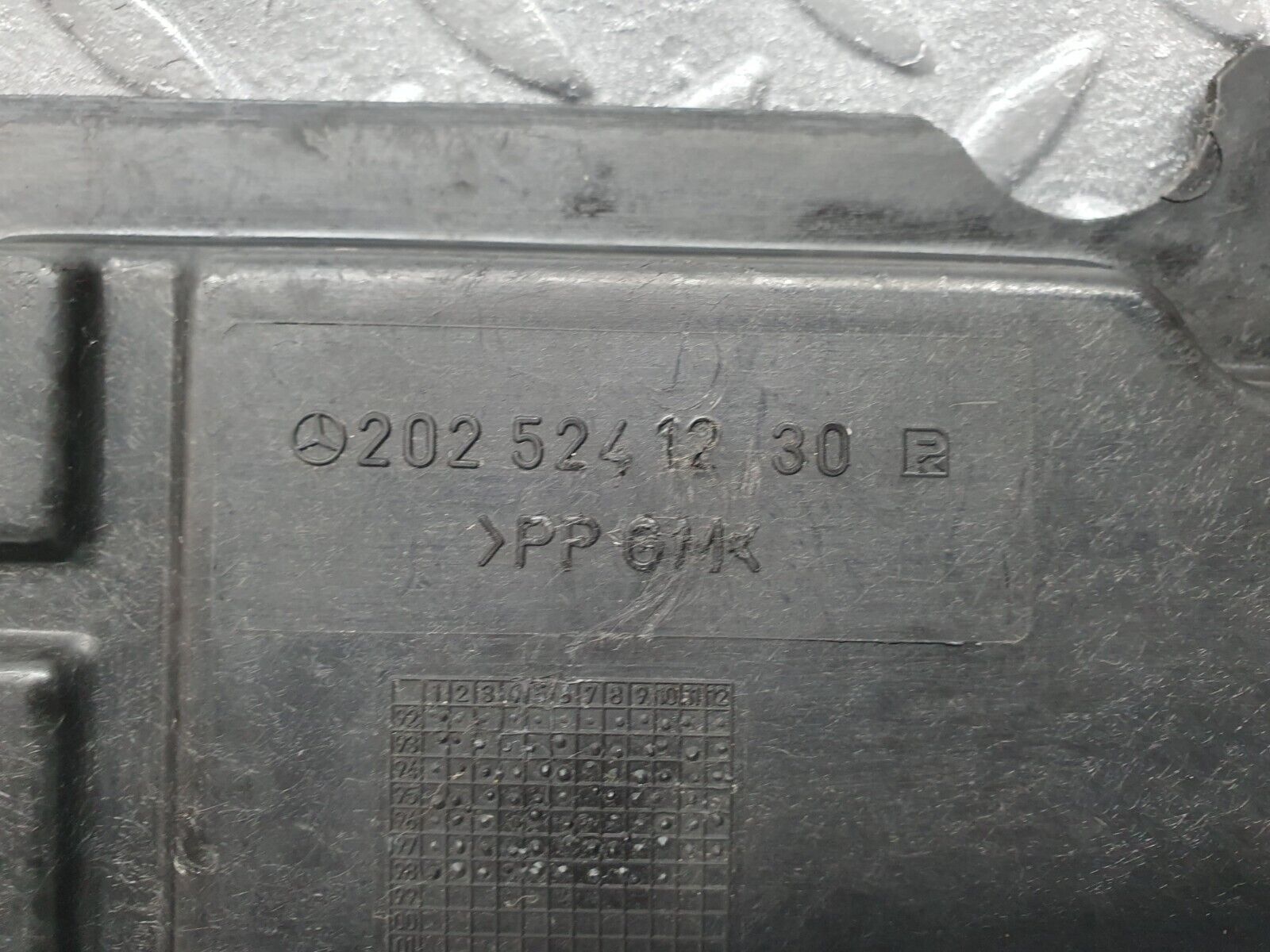 41782 Mercedes-Benz W202 C200 Left Engine Bay Cover Panel 2025241230