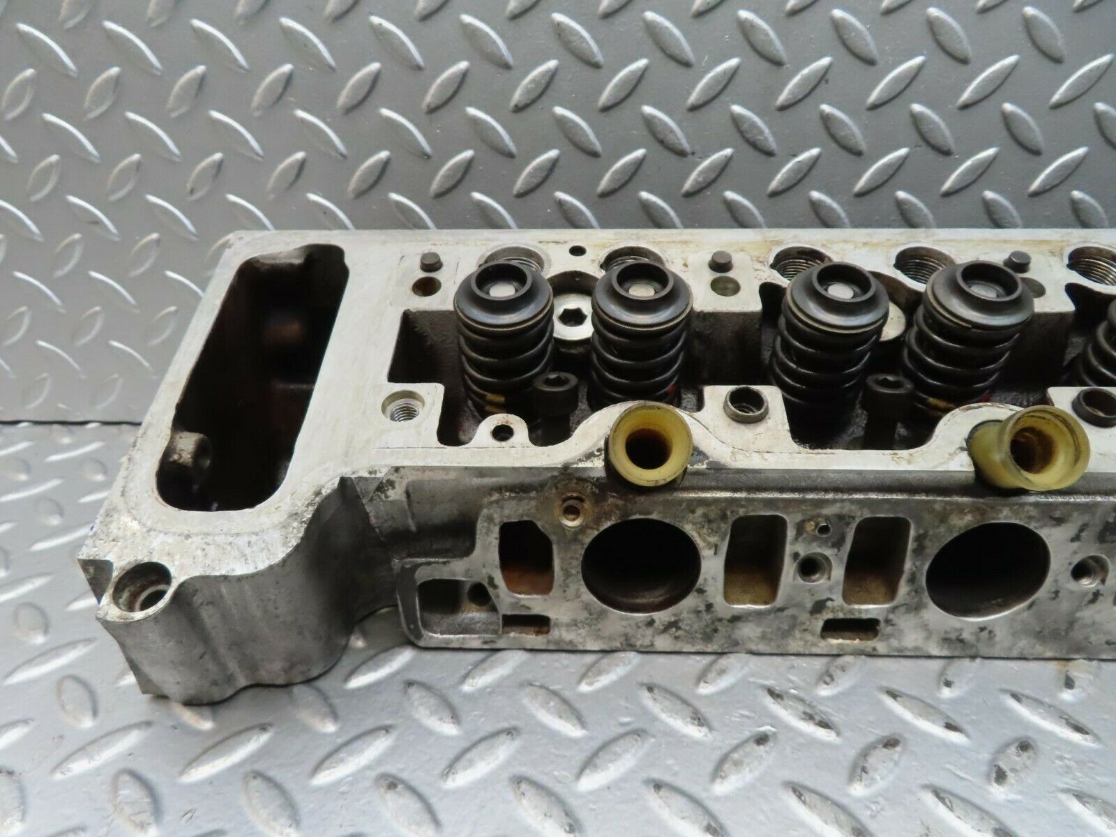 15795 Mercedes-Benz R107 450SL Cylinder Head Right 1160162701