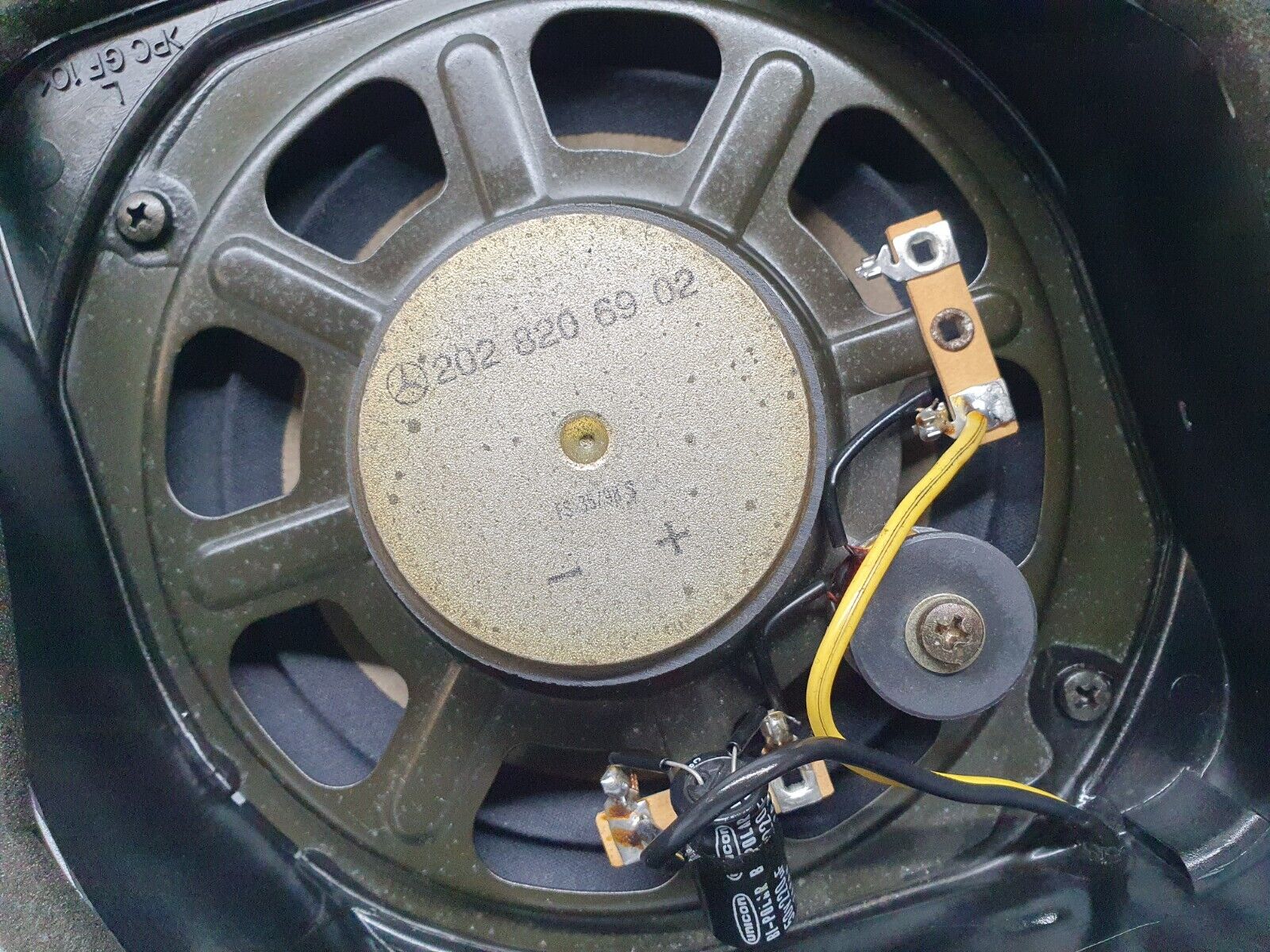 41789 Mercedes-Benz W202 C200 Front Door Loudspeaker Left 2028206902