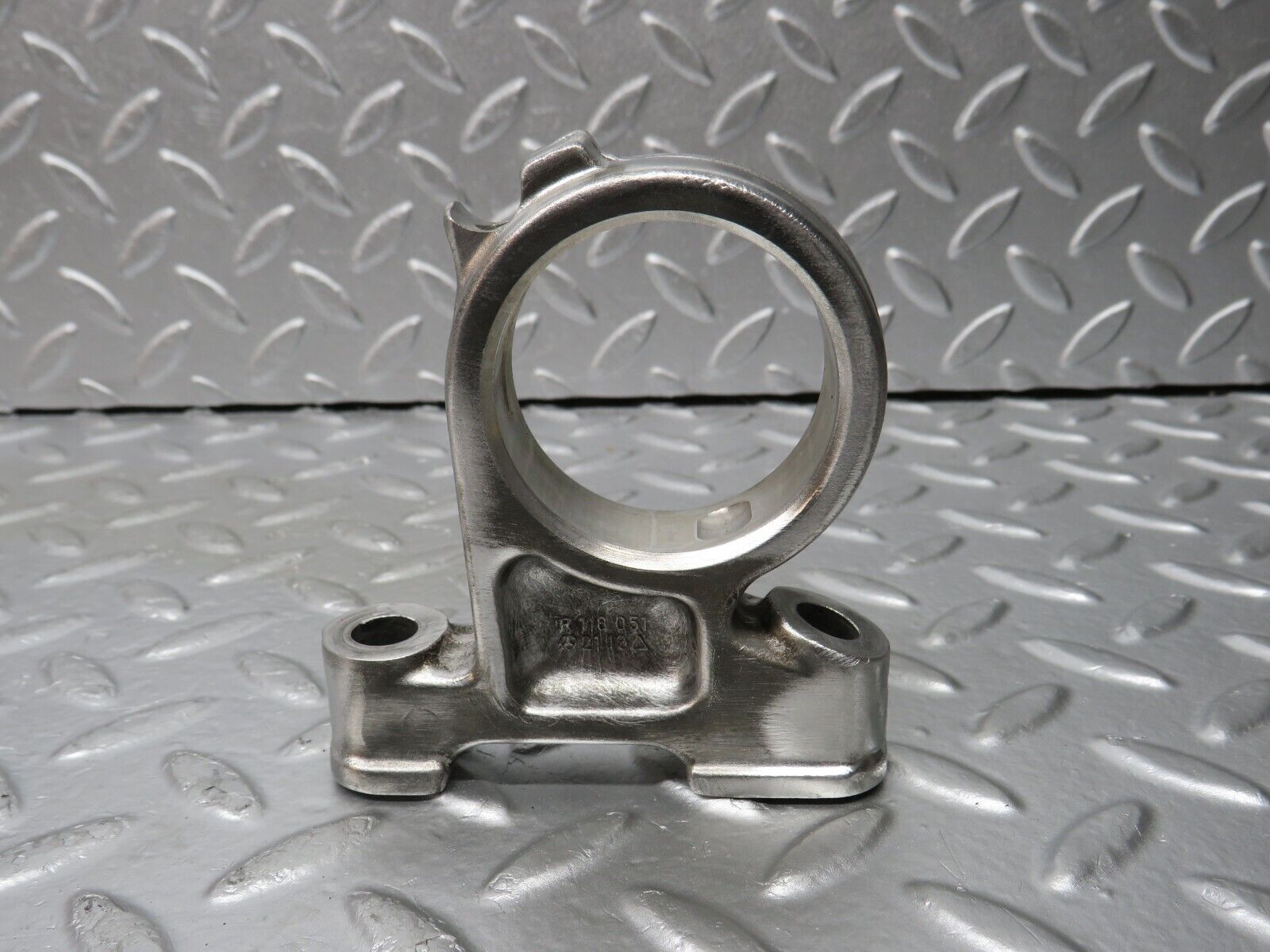 32999 Mercedes-Benz C107 R107 350 V8 Camshaft Tower Bearing 1160512112