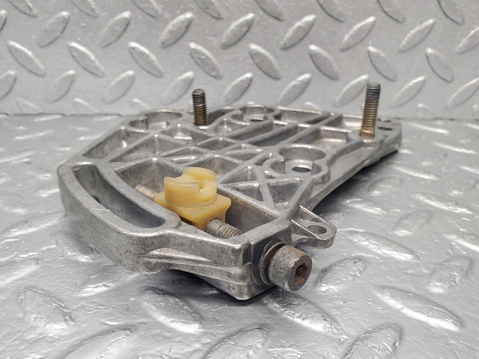 46049 Mercedes-Benz W126 420SE Power Steering Pump Bracket 1174661241