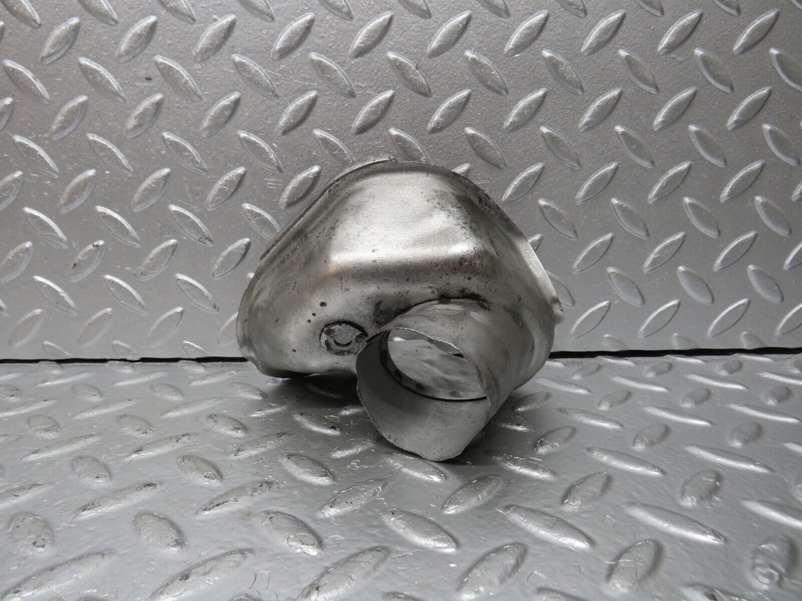 33085 Mercedes-Benz C107 R107 350 V8 Exhaust Heat Shield 0000944911 3922040941