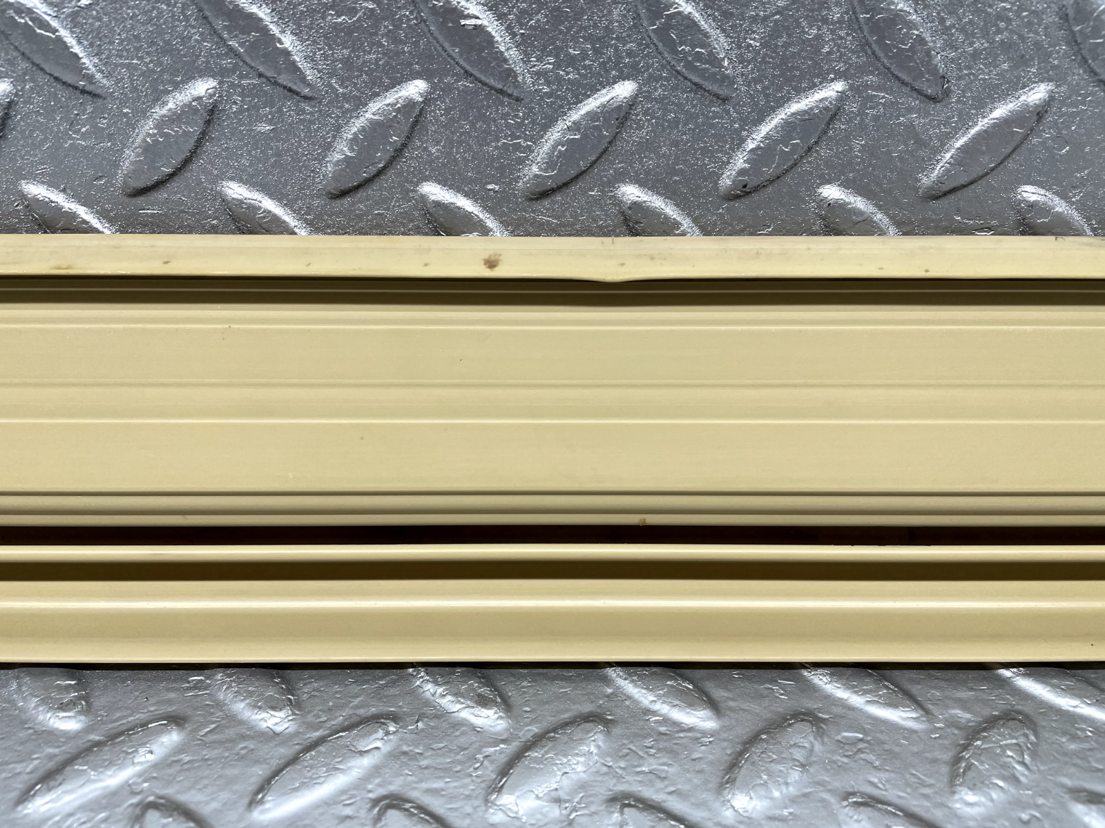 44263 Mercedes-Benz W123 280E Front Left Door Sill Trim Beige