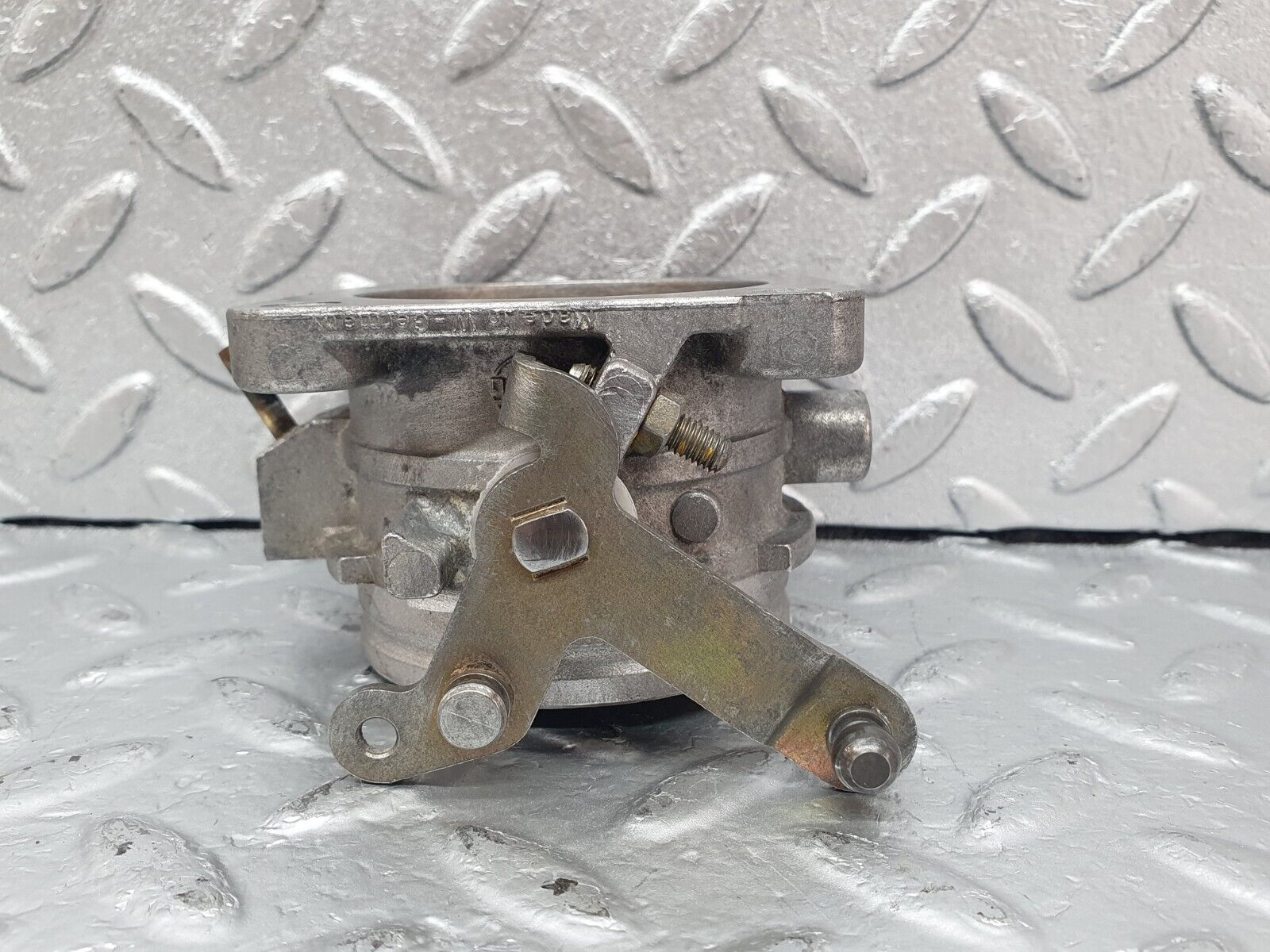 44017 Mercedes-Benz C123 230CE Coupe Throttle Body Valve 0011402353