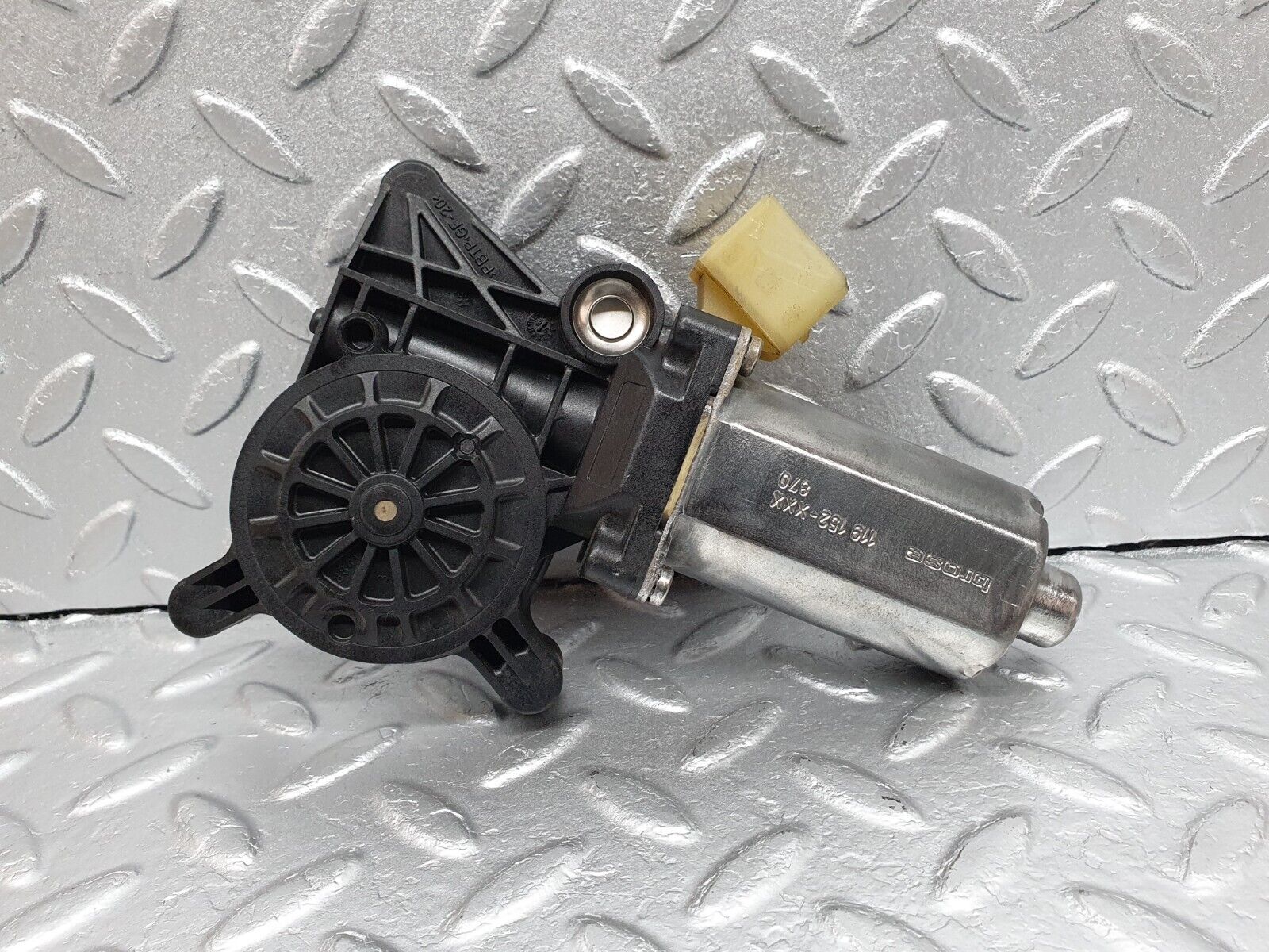 41911 Mercedes-Benz W202 C200 Window Regulator Motor Front Left Bosch 0130821703