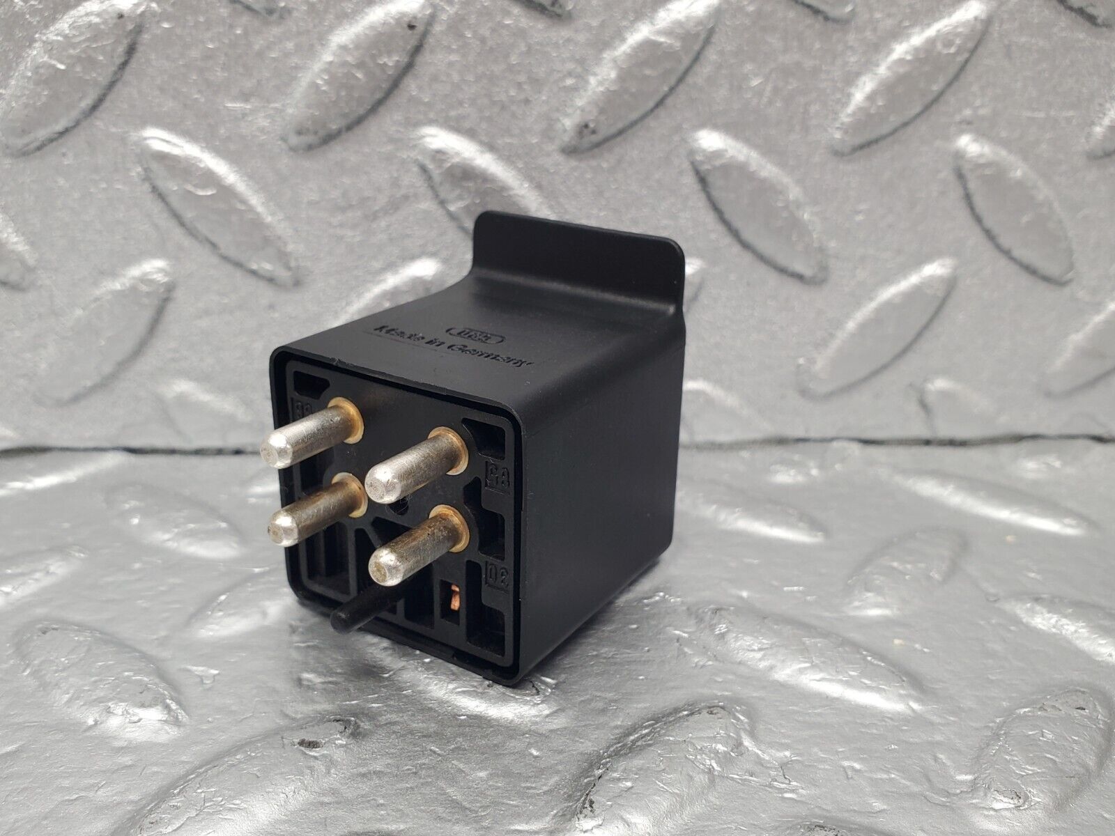 46490 Mercedes-Benz C123 280CE Coupe ABS Brake Pump Relay 0332002176