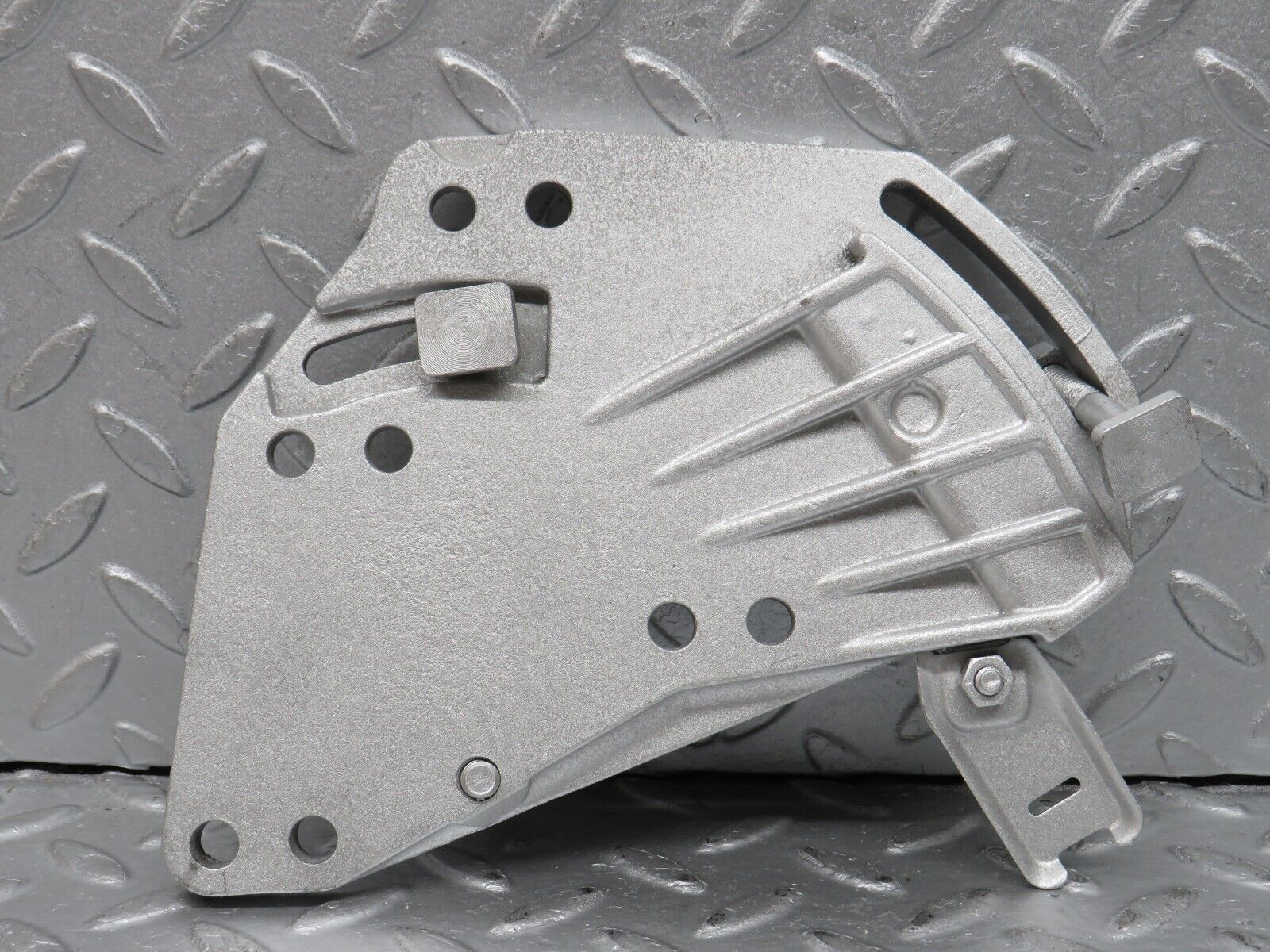 39254 Mercedes-Benz R107 500SL Power Steering Pump Bracket 1174661241