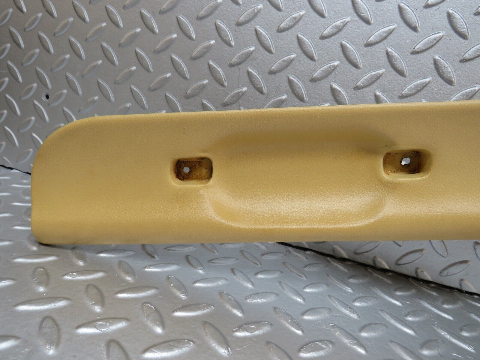 39841 Mercedes-Benz R107 350SL Hardtop C Pillar Cover Right Side Cream