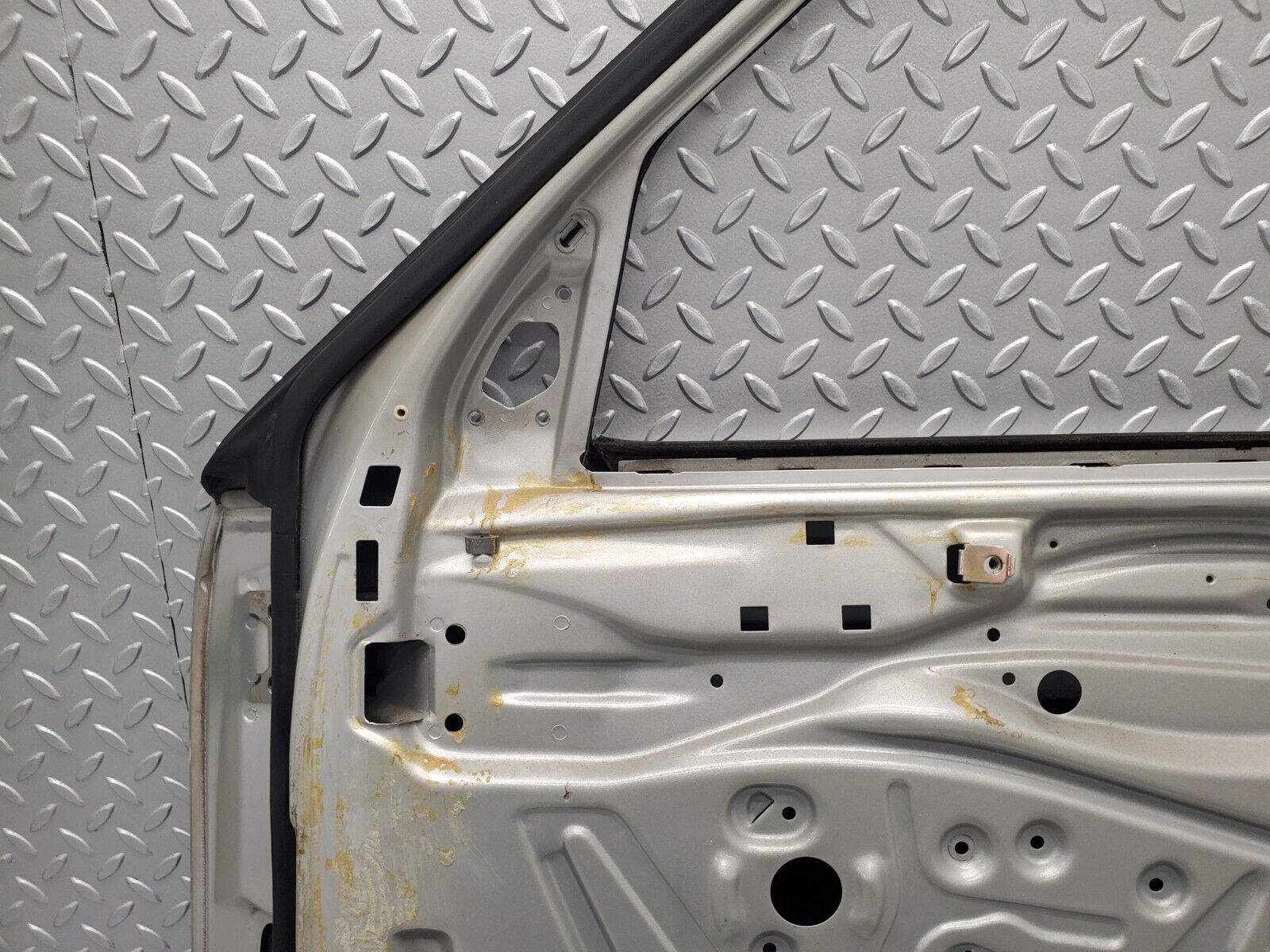 46121 Mercedes-Benz W124 Front Right Door