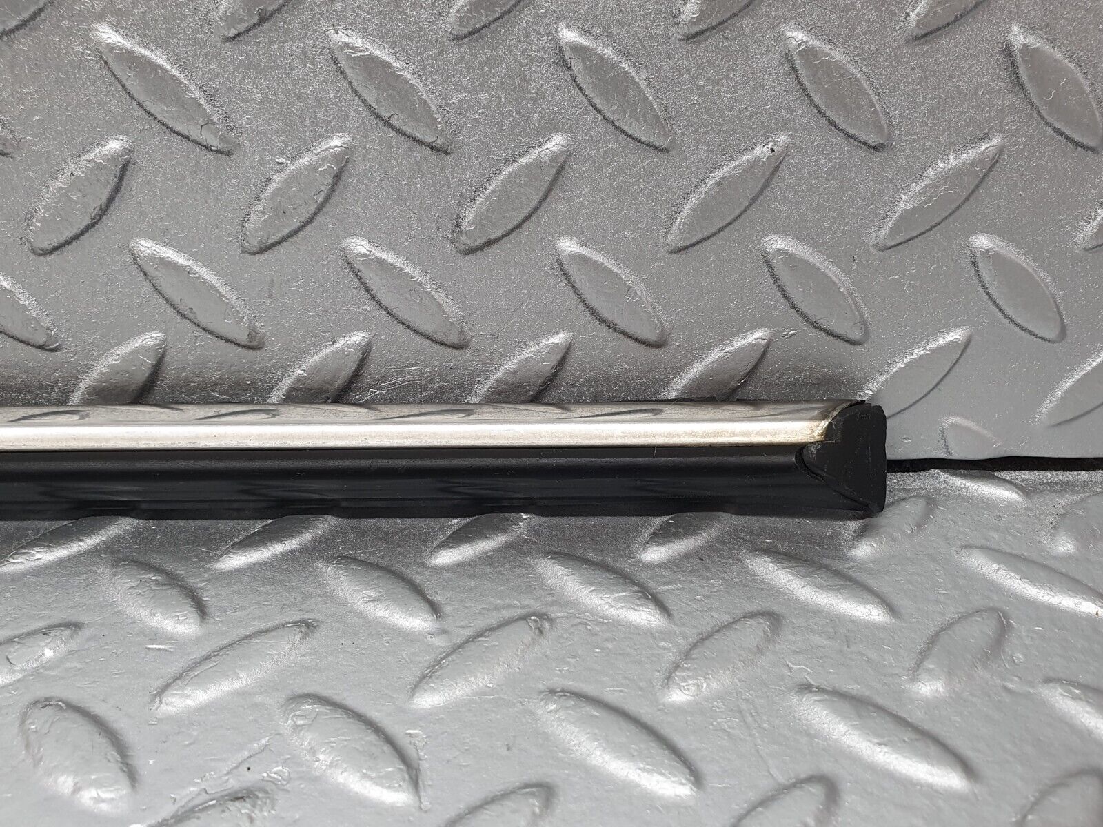 43455 Mercedes-Benz W108 280SE Front Right Door Centre Moulding Trim