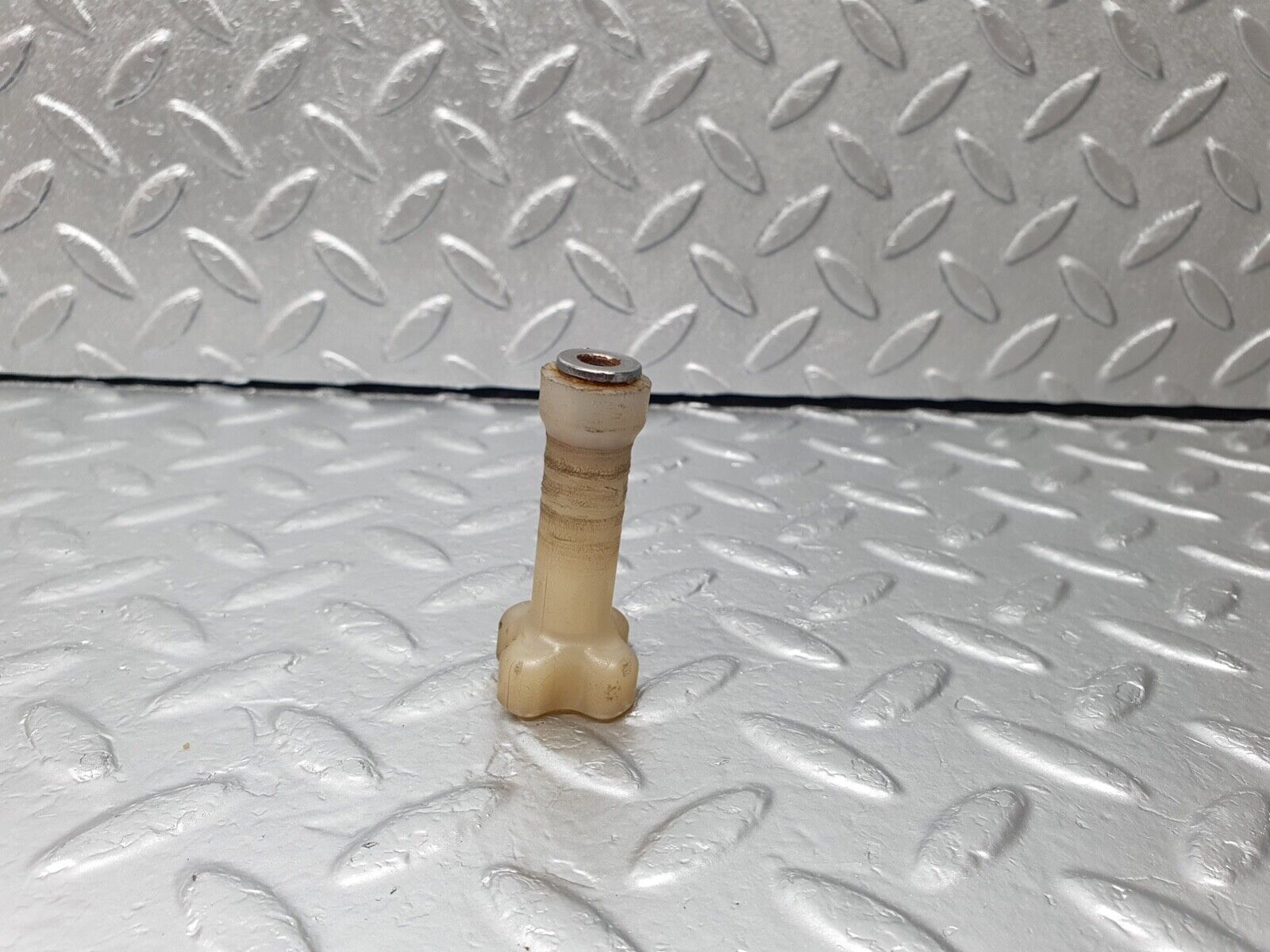 42989 Mercedes-Benz W201 190 Windscreen Washer Reservoir Holder