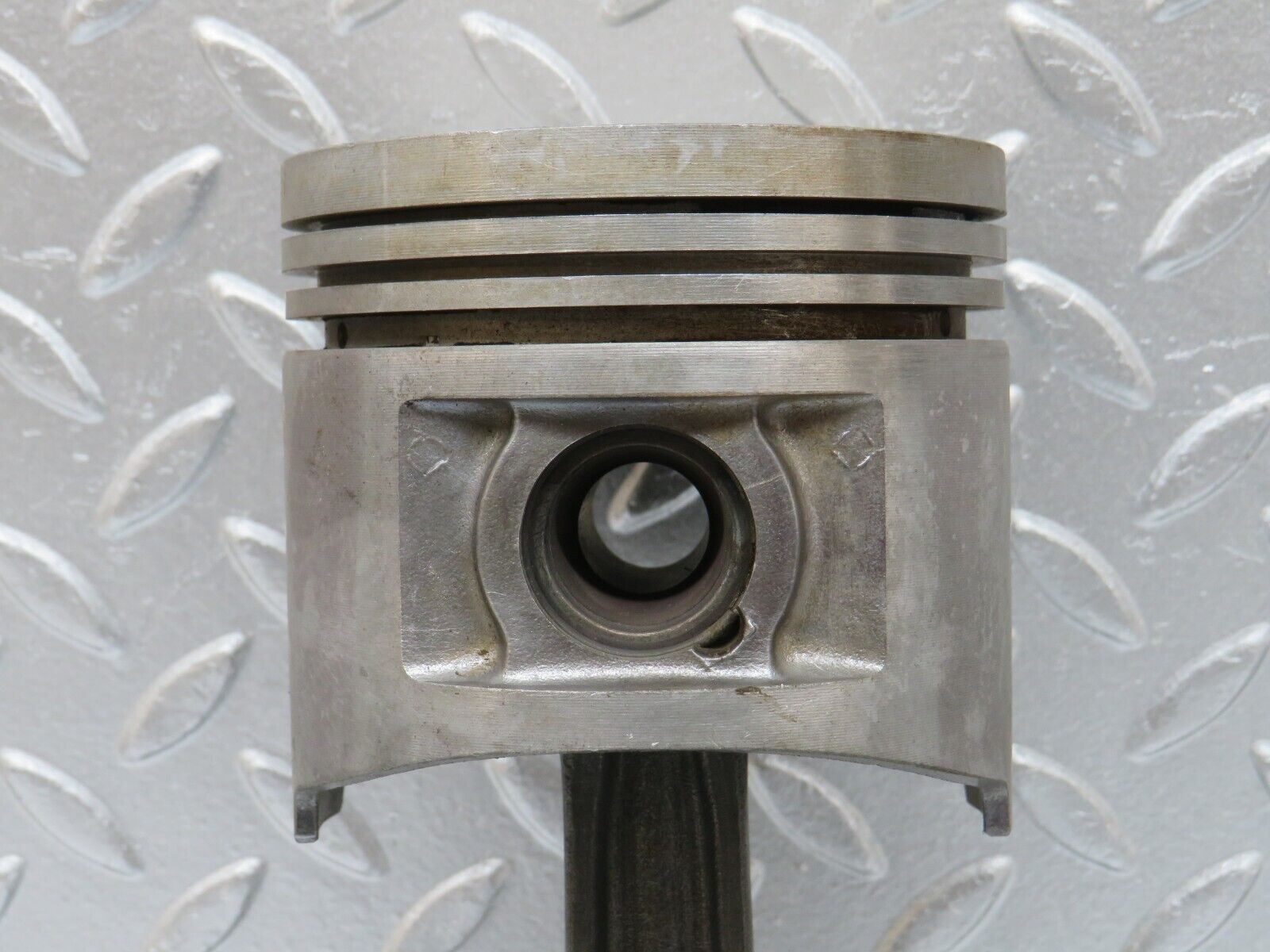 33038 Mercedes-Benz C107 R107 350 V8 Piston With Connecting Rod 92mm 11607