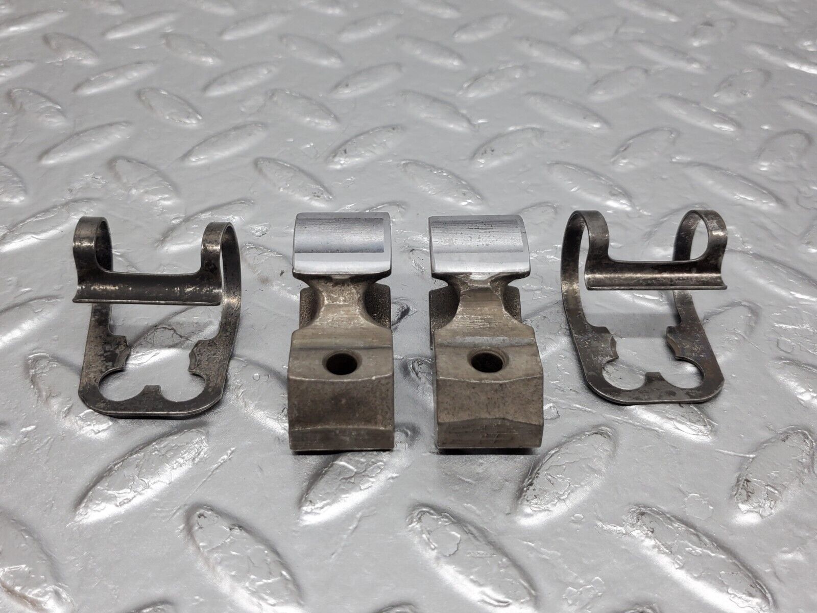 45477 Mercedes-Benz 280E M110.988 Valve Rocker Arm With Retaining Spring