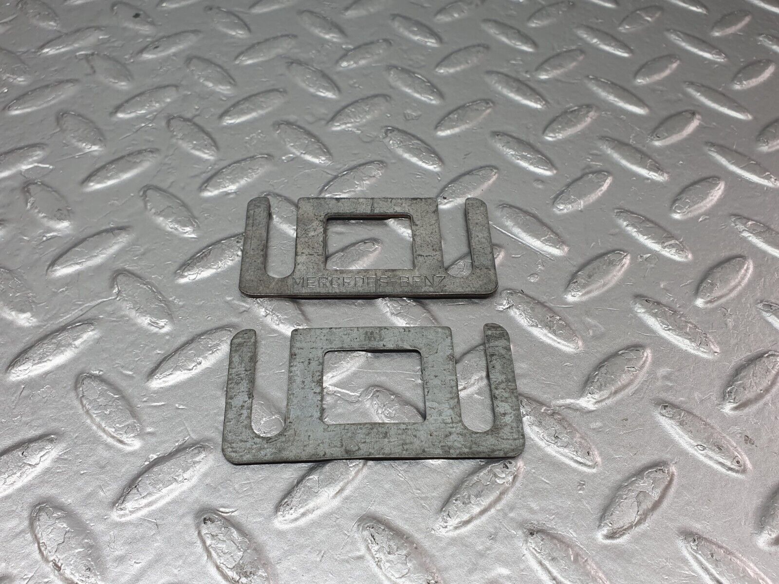 43979 Mercedes-Benz C123 230CE Coupe Right Door Lock Latch