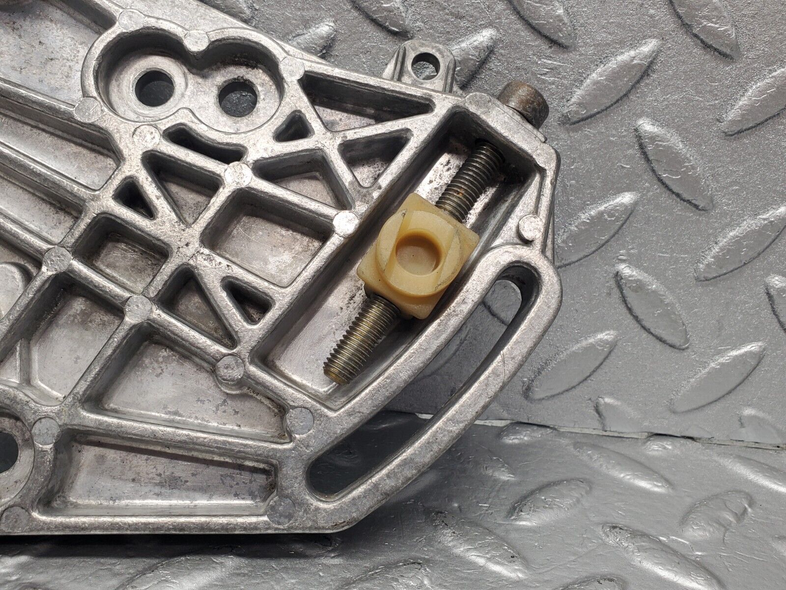 46049 Mercedes-Benz W126 420SE Power Steering Pump Bracket 1174661241