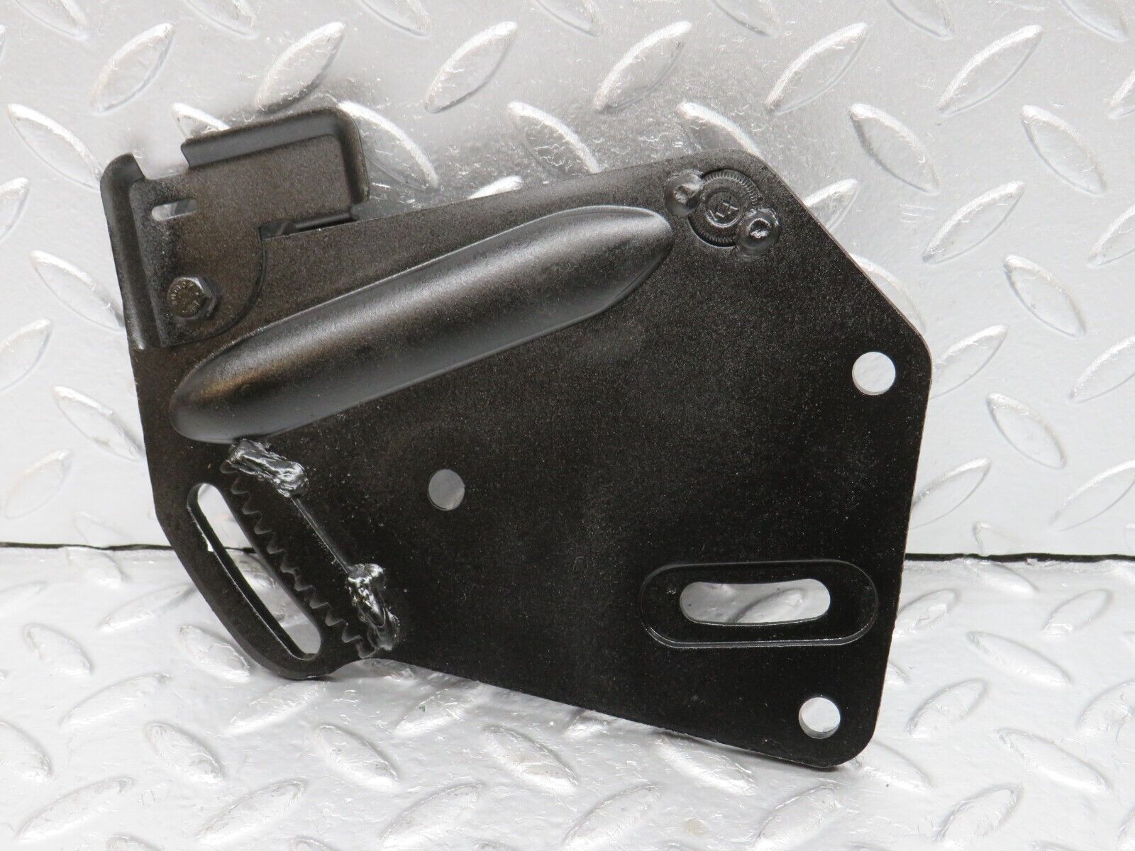 32945 Mercedes-Benz C107 R107 450 V8 Power Steering Pump Bracket